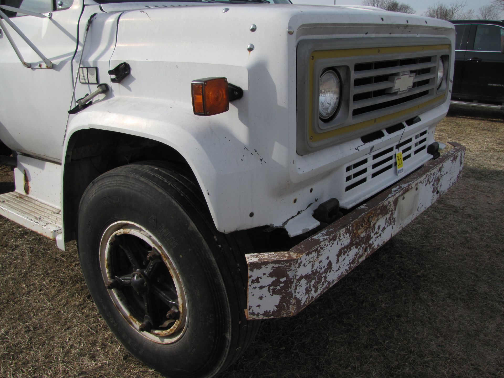 1983 Chevrolet C70 grain truck, 366 gas, 5+2 speed, single axle, 11R22.5 tires, shows 51,791 miles - Image 9 of 54