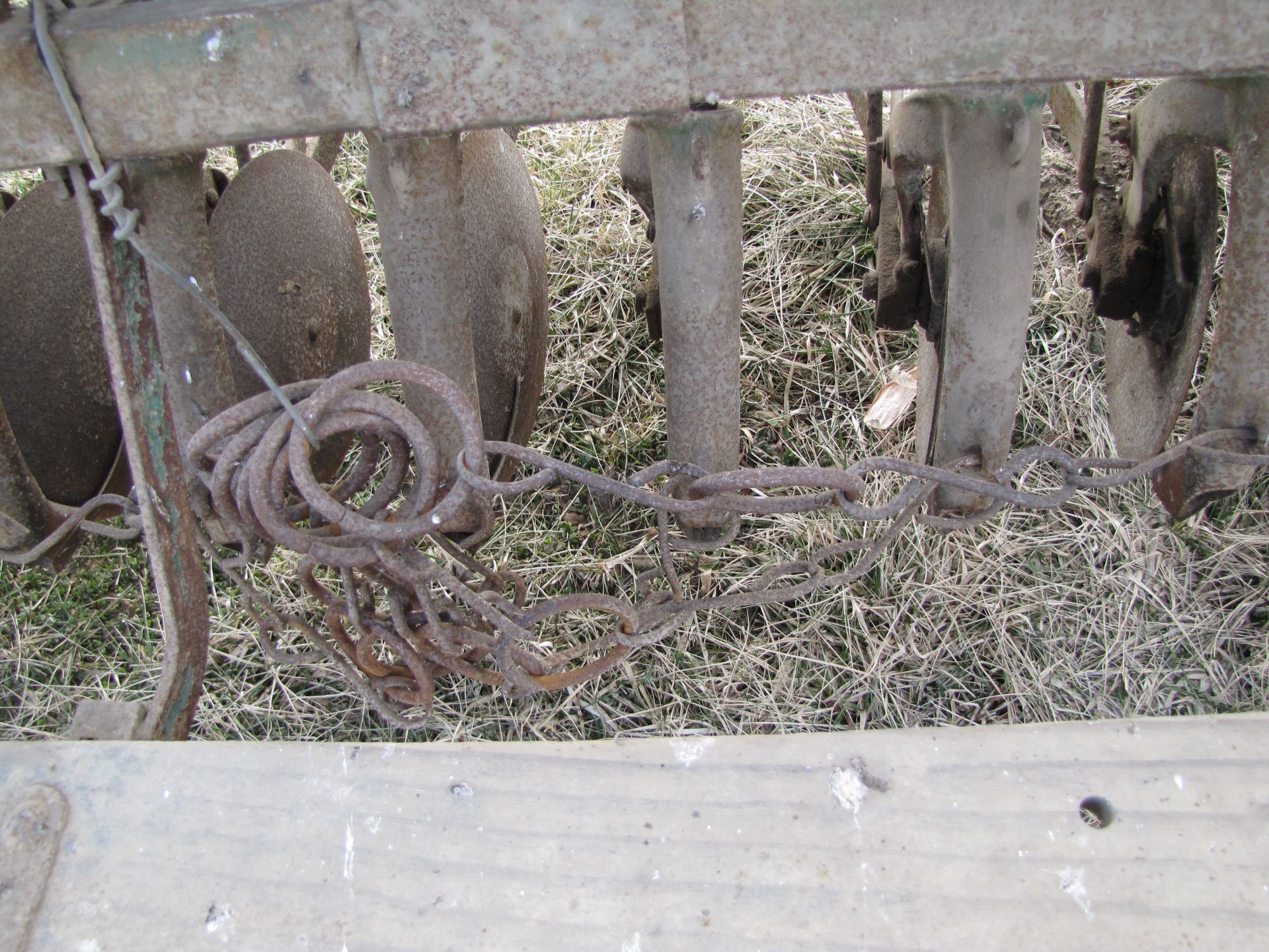 9’ John Deere Van Brunt end wheel drill, 7’’ spacing, grass seed box, SN5610 - Image 22 of 32