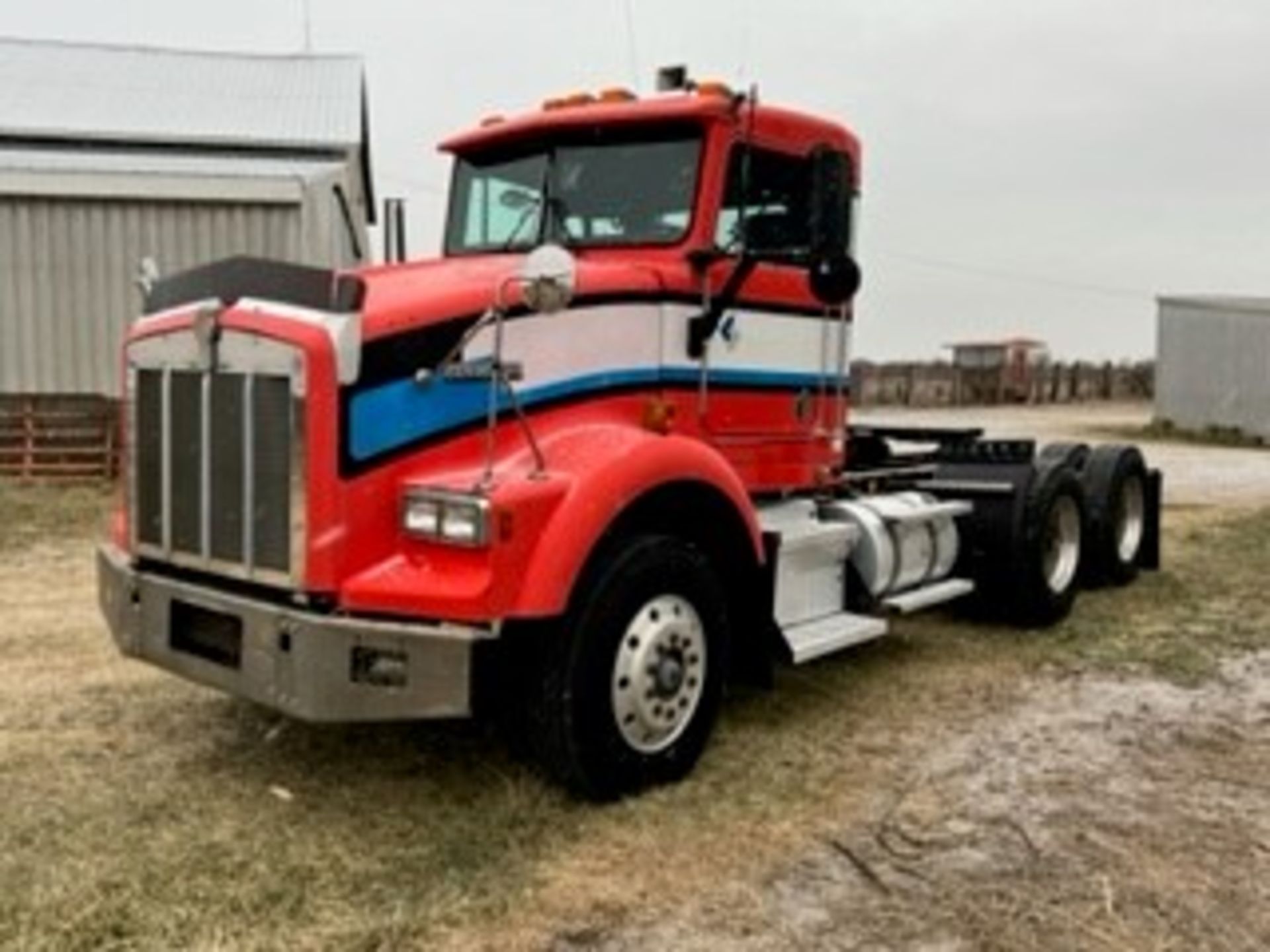 1994 Kenworth T800 semi truck, day cab, 9-spd, Cummings L10-280E, 11R22.5 tires, air ride