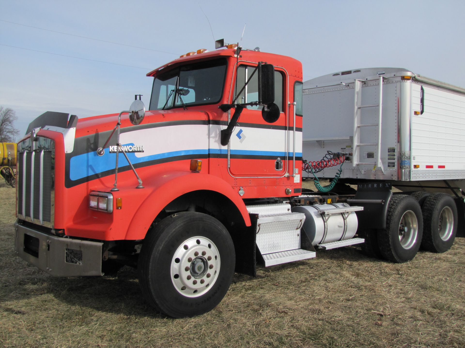 1994 Kenworth T800 semi truck, day cab, 9-spd, Cummings L10-280E, 11R22.5 tires, air ride - Image 9 of 68