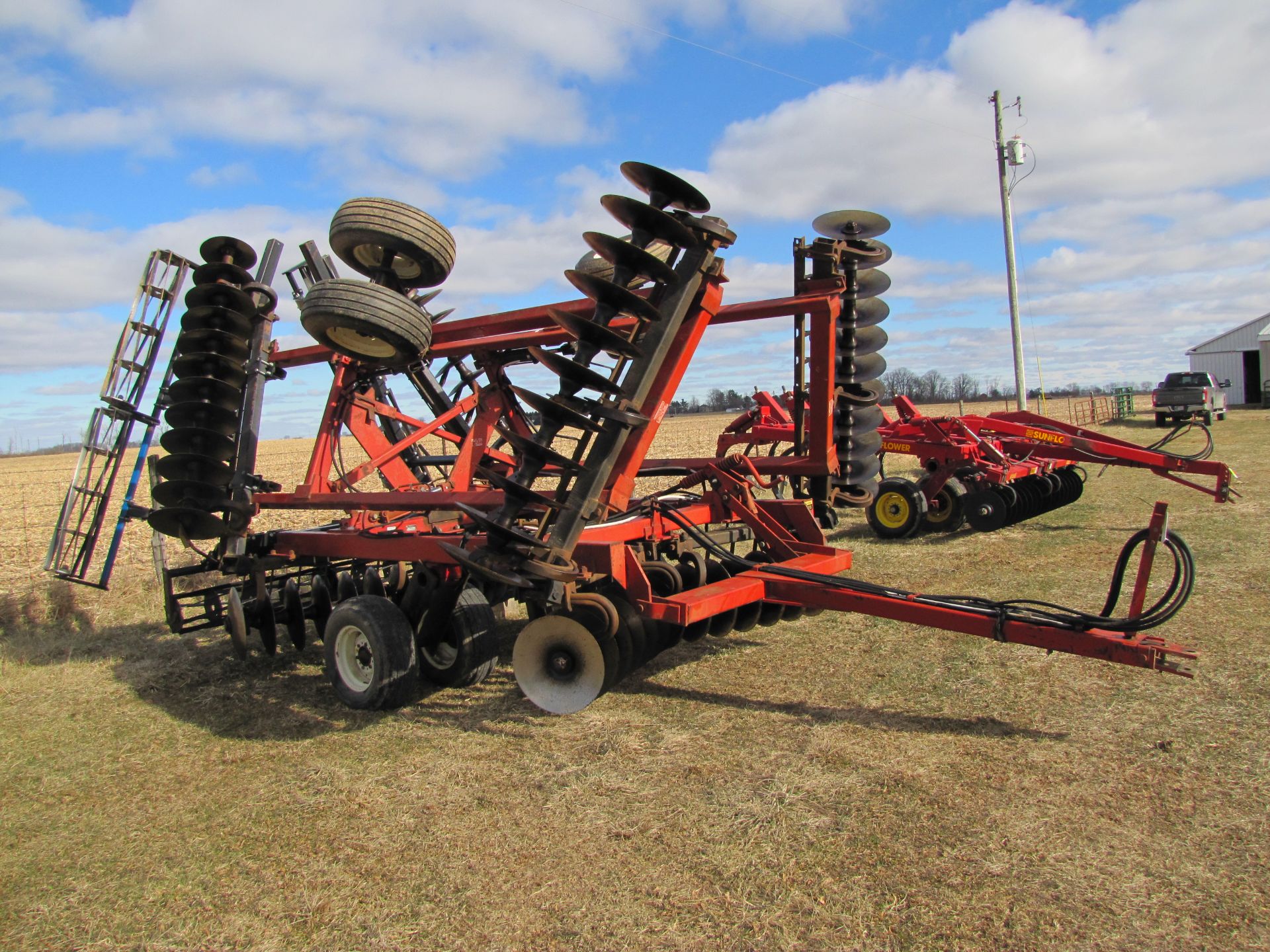 22’ Case IH 496 disc, rock flex, 7 ½’’ spacing, 9.5L-14 tires, Remlinger single rolling basket - Image 7 of 31