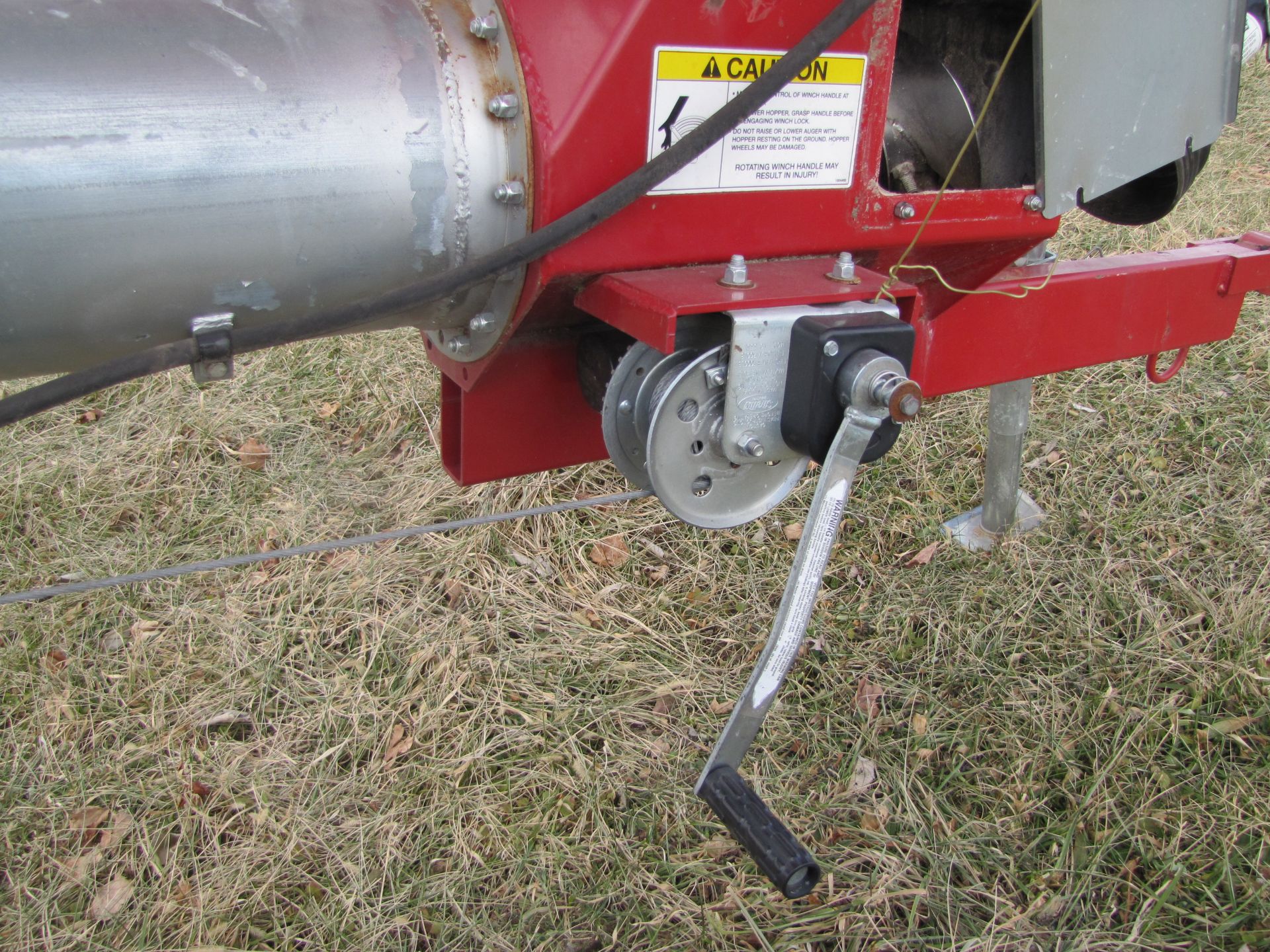 10’’x 61’ Mayrath auger, swing-a-way hopper, 540 PTO, hyd raise and lower, P225/70R15 tires - Image 7 of 17