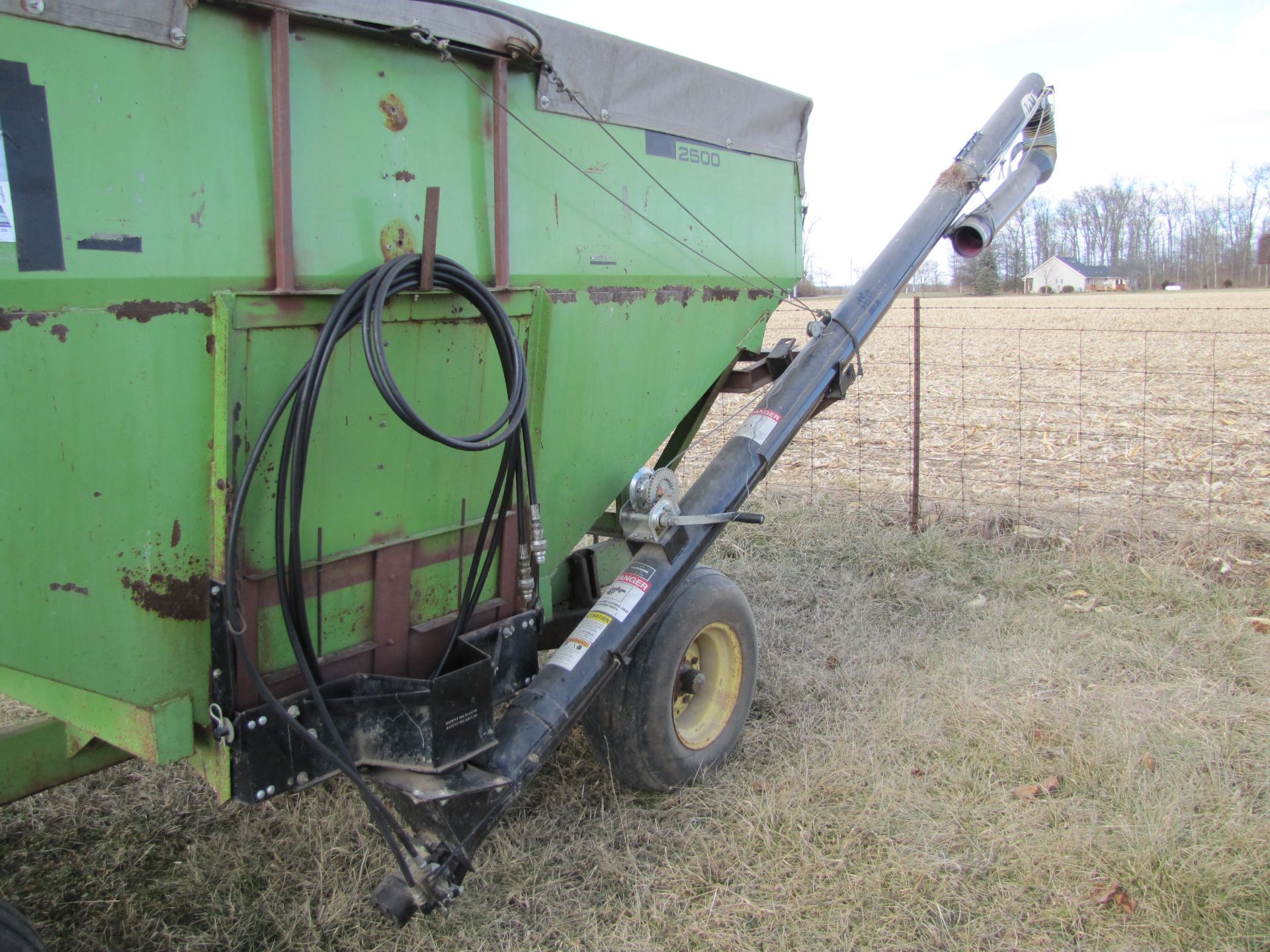 Parker 2500 seed wagon on John Deere 1065A gear, dual compartment, tarp, 15’ J&M hyd unload auger - Image 9 of 31