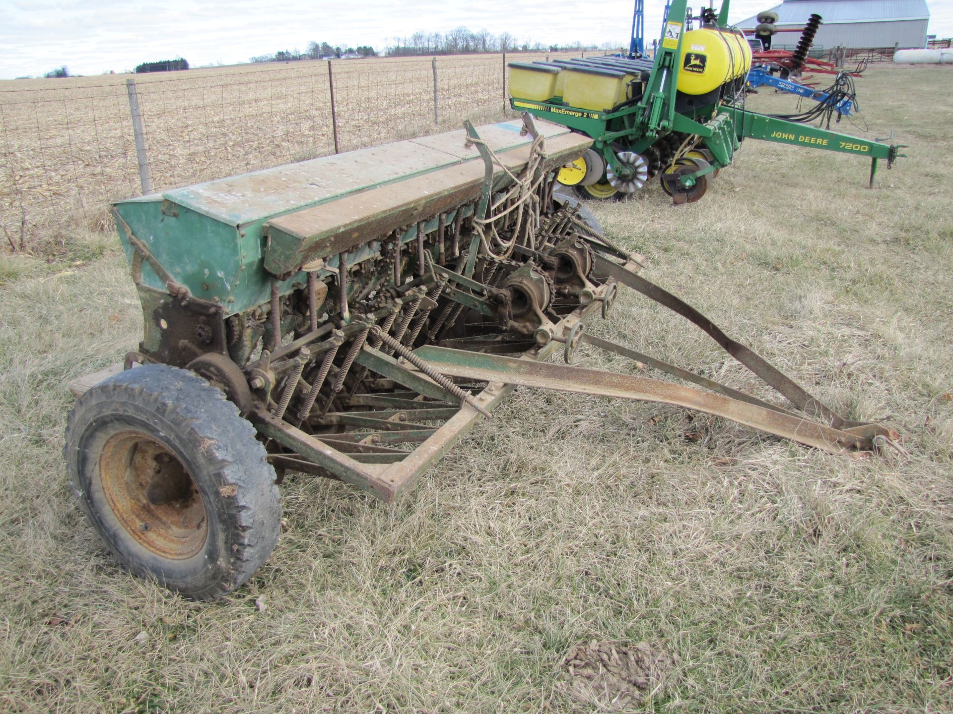 9’ John Deere Van Brunt end wheel drill, 7’’ spacing, grass seed box, SN5610 - Image 7 of 32