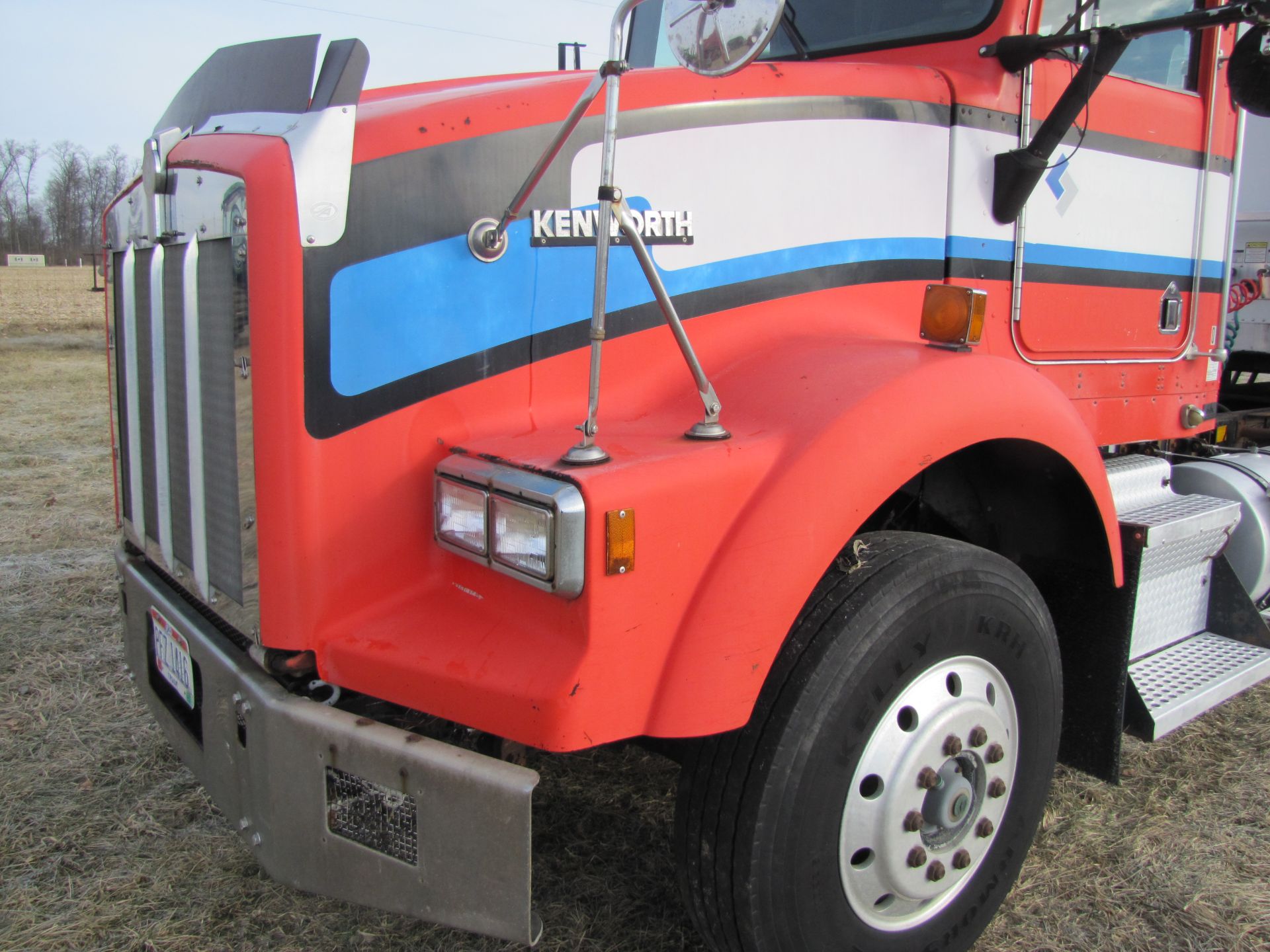 1994 Kenworth T800 semi truck, day cab, 9-spd, Cummings L10-280E, 11R22.5 tires, air ride - Image 14 of 68