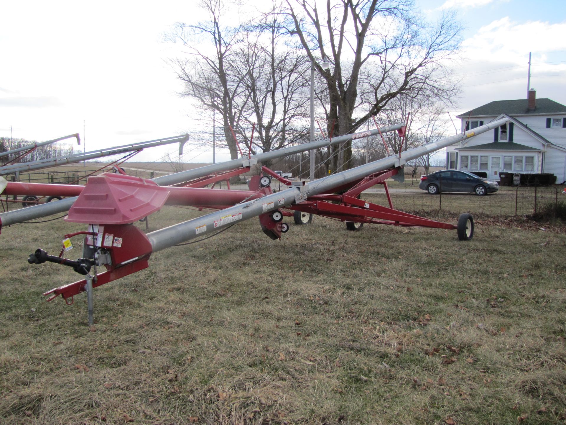 10’’x 61’ Mayrath auger, swing-a-way hopper, 540 PTO, hyd raise and lower, P225/70R15 tires