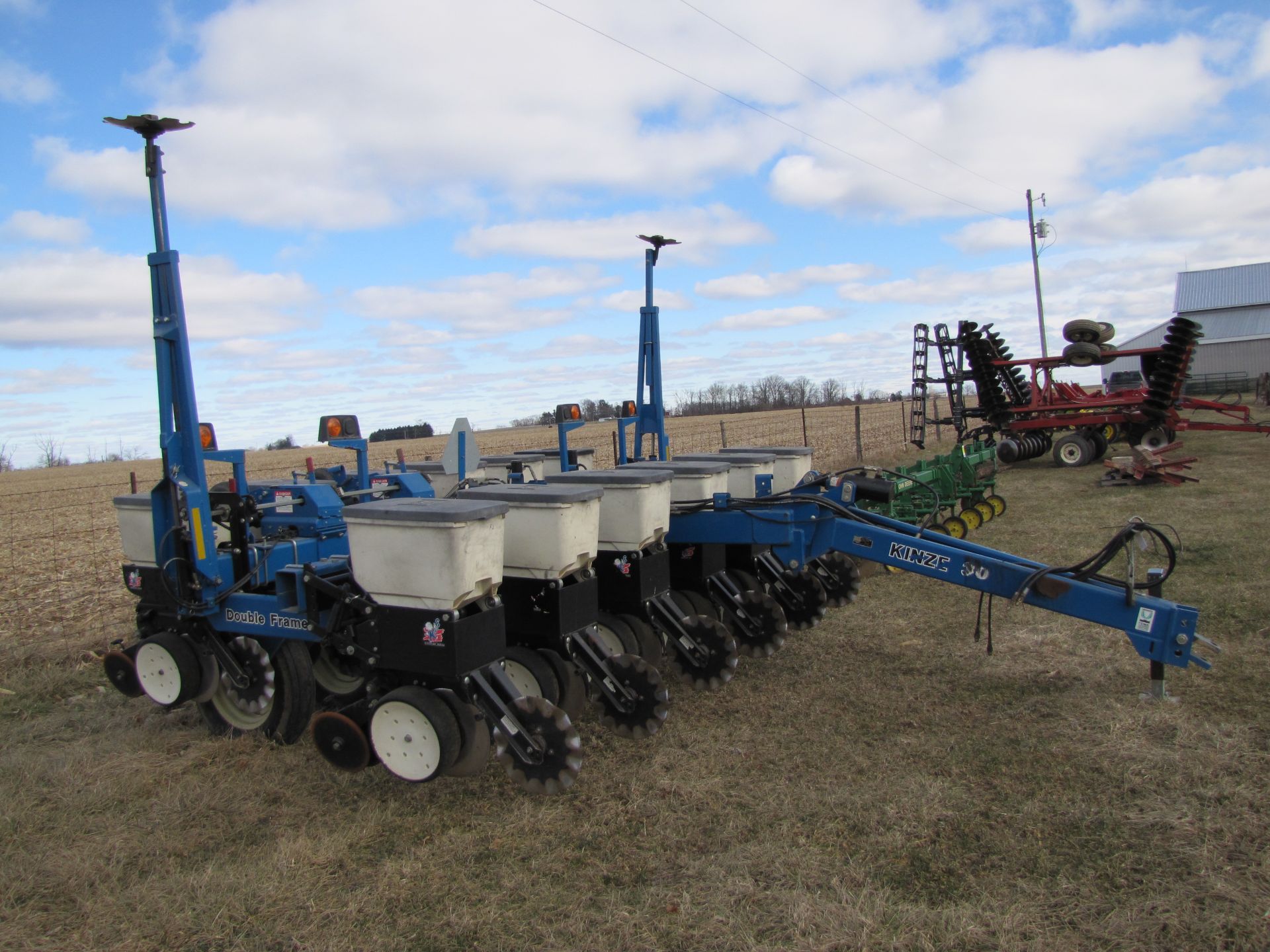 Kinze 3000 6-row planter w/ splitter (plus extra row), double frame, 30’’, hyd markers, SN 643197 - Image 7 of 45