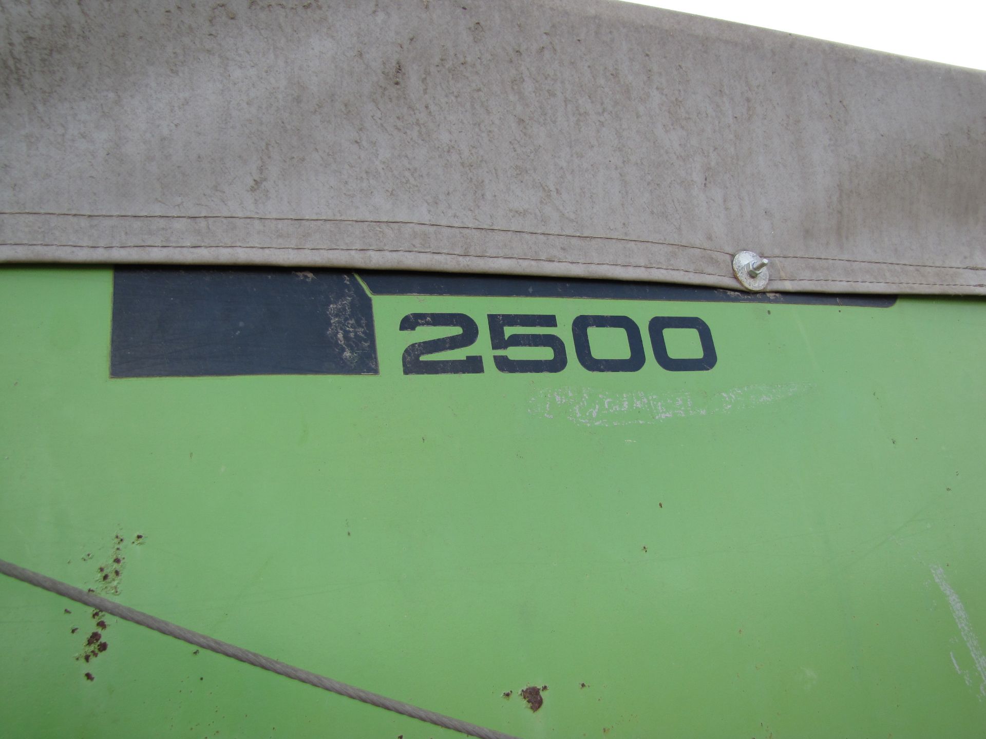 Parker 2500 seed wagon on John Deere 1065A gear, dual compartment, tarp, 15’ J&M hyd unload auger - Image 15 of 31