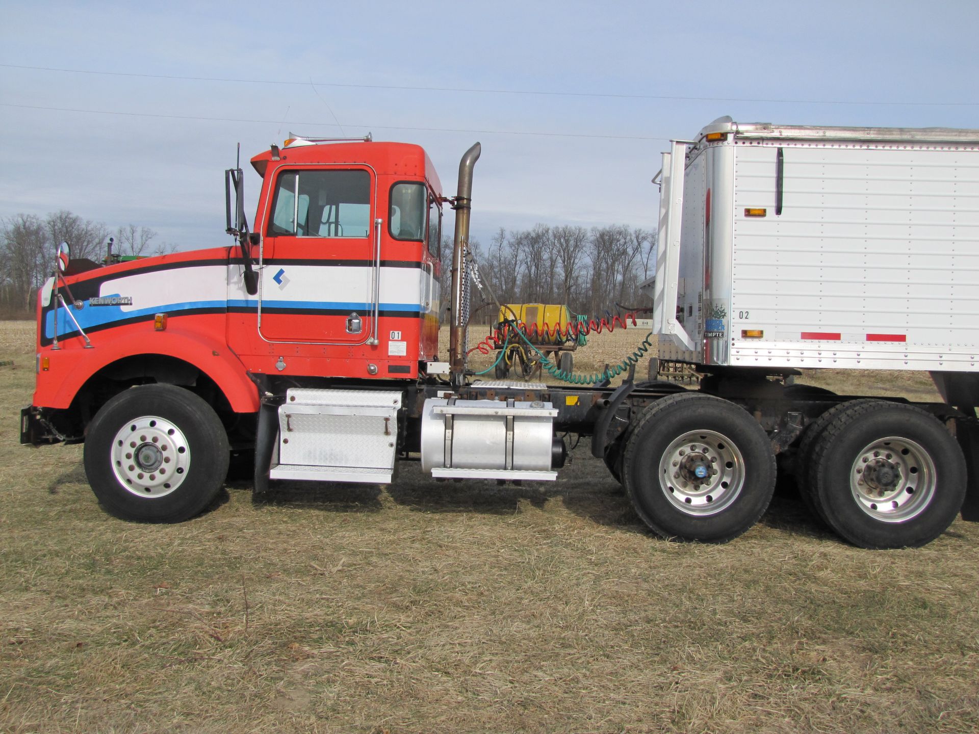 1994 Kenworth T800 semi truck, day cab, 9-spd, Cummings L10-280E, 11R22.5 tires, air ride - Image 54 of 68