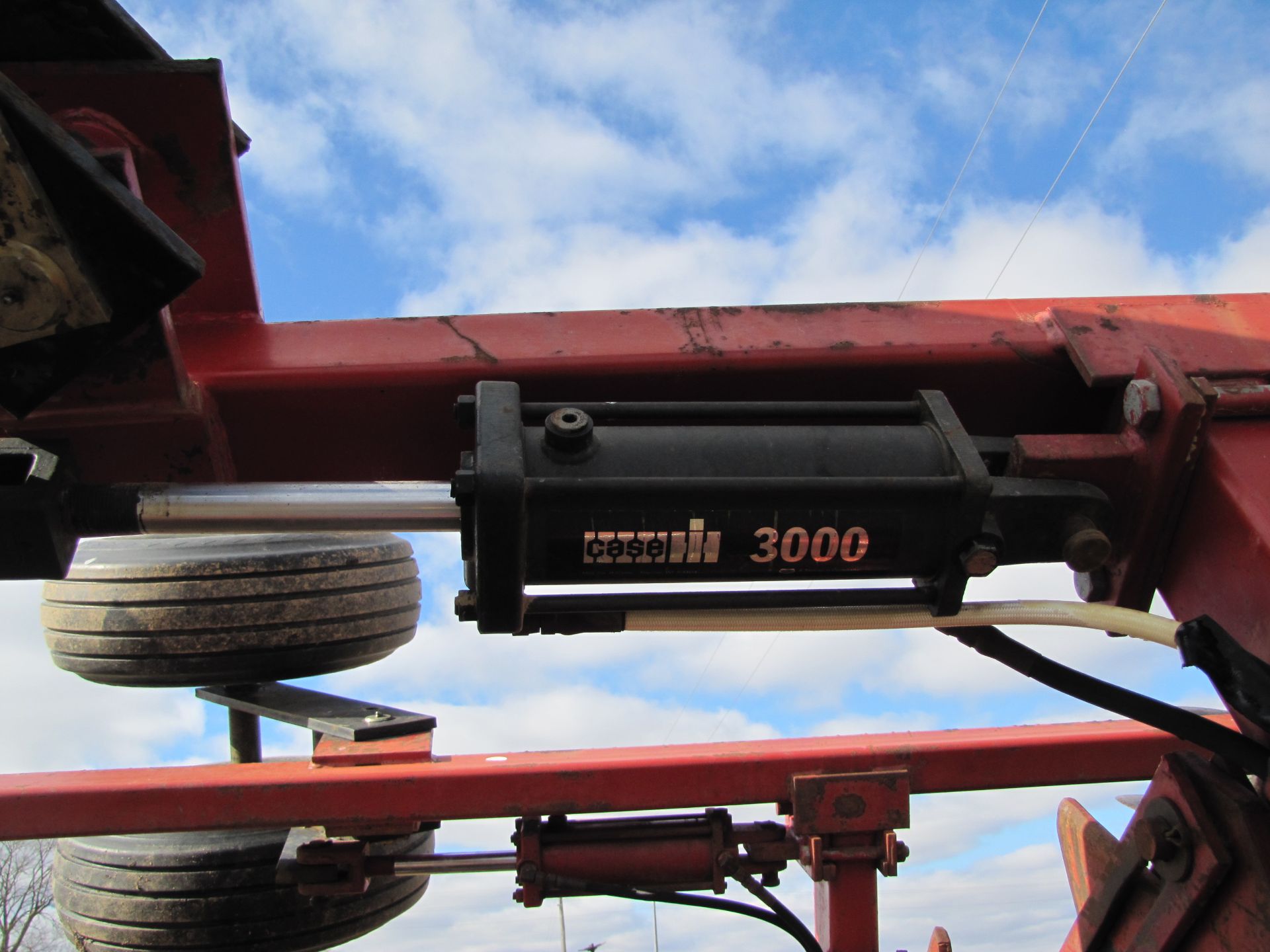 22’ Case IH 496 disc, rock flex, 7 ½’’ spacing, 9.5L-14 tires, Remlinger single rolling basket - Image 18 of 31