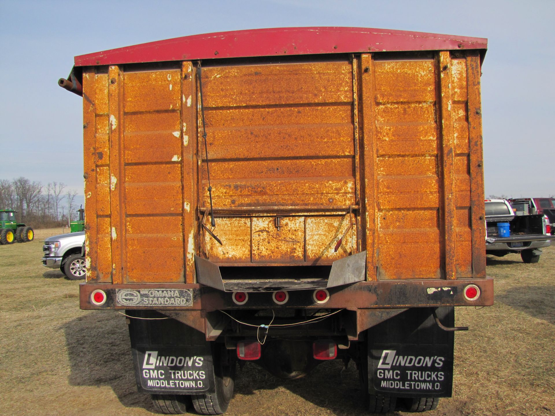 1983 Chevrolet C70 grain truck, 366 gas, 5+2 speed, single axle, 11R22.5 tires, shows 51,791 miles - Image 33 of 54