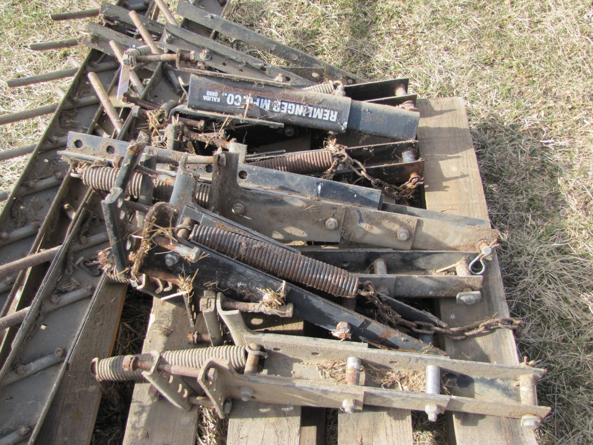 25' Remlinger single bar harrow w/ mounting brackets - Image 6 of 7