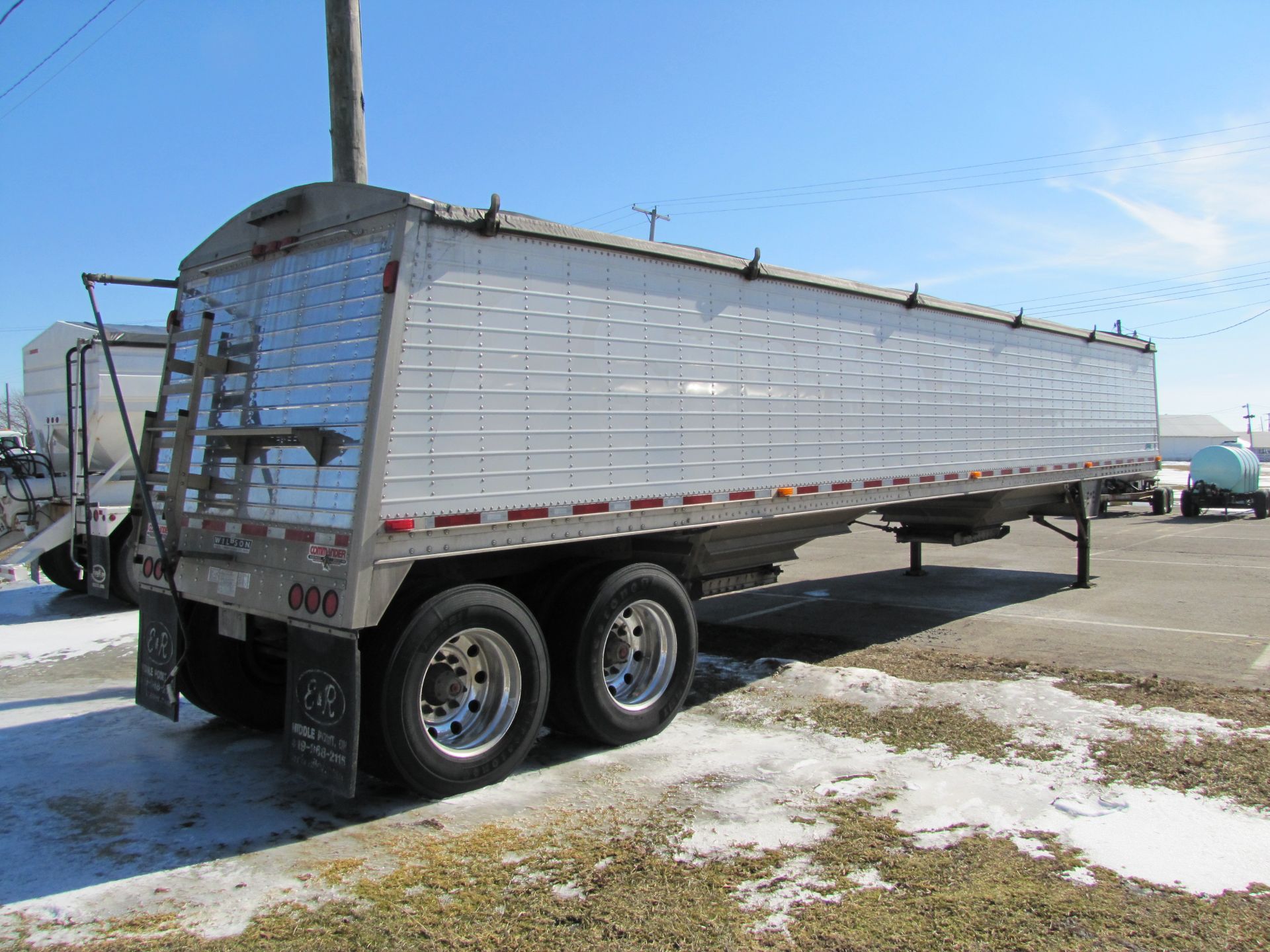 40' 2011 Wilson Commander DWH 50-10 hopper trailer, air ride, SS front and rear, roll tarp - Image 3 of 27