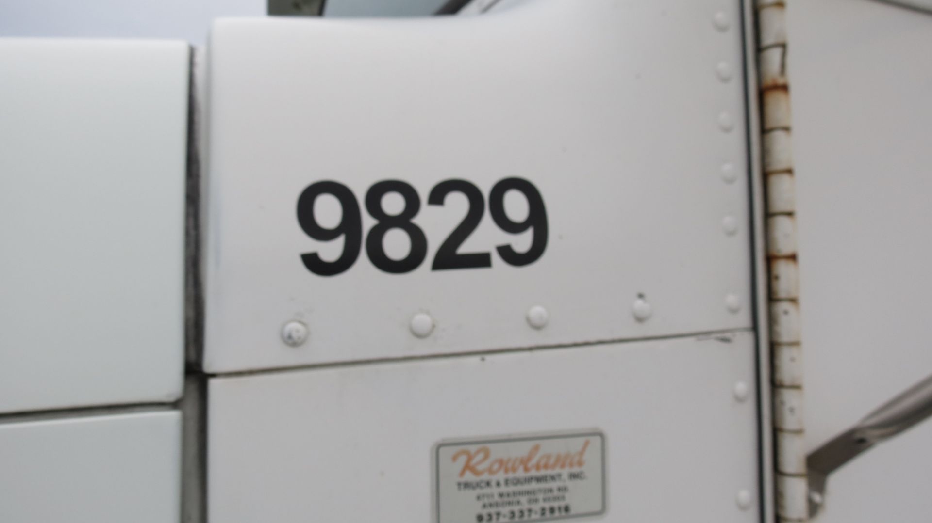 1998 Freightliner, day cab, air ride, Cummins M-11, Eaton 9-speed trans, 168” wheelbase, 523,830 mi - Image 24 of 51
