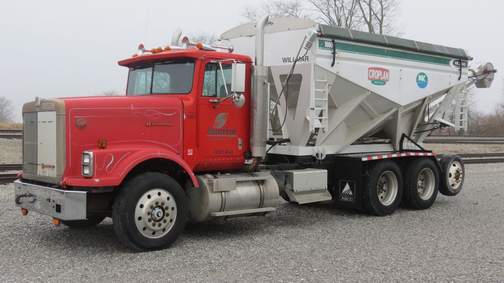 1988 International Eagle 9300, day cab, air ride, wet kit, Cat 3406P, Fuller 13-speed trans - Image 38 of 88