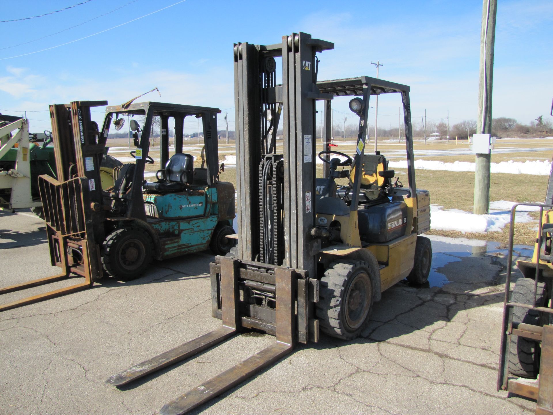 Caterpillar 60 forklift, 4500 lb capacity, propane, 3-stage, side shift, 28x9/15 fronts