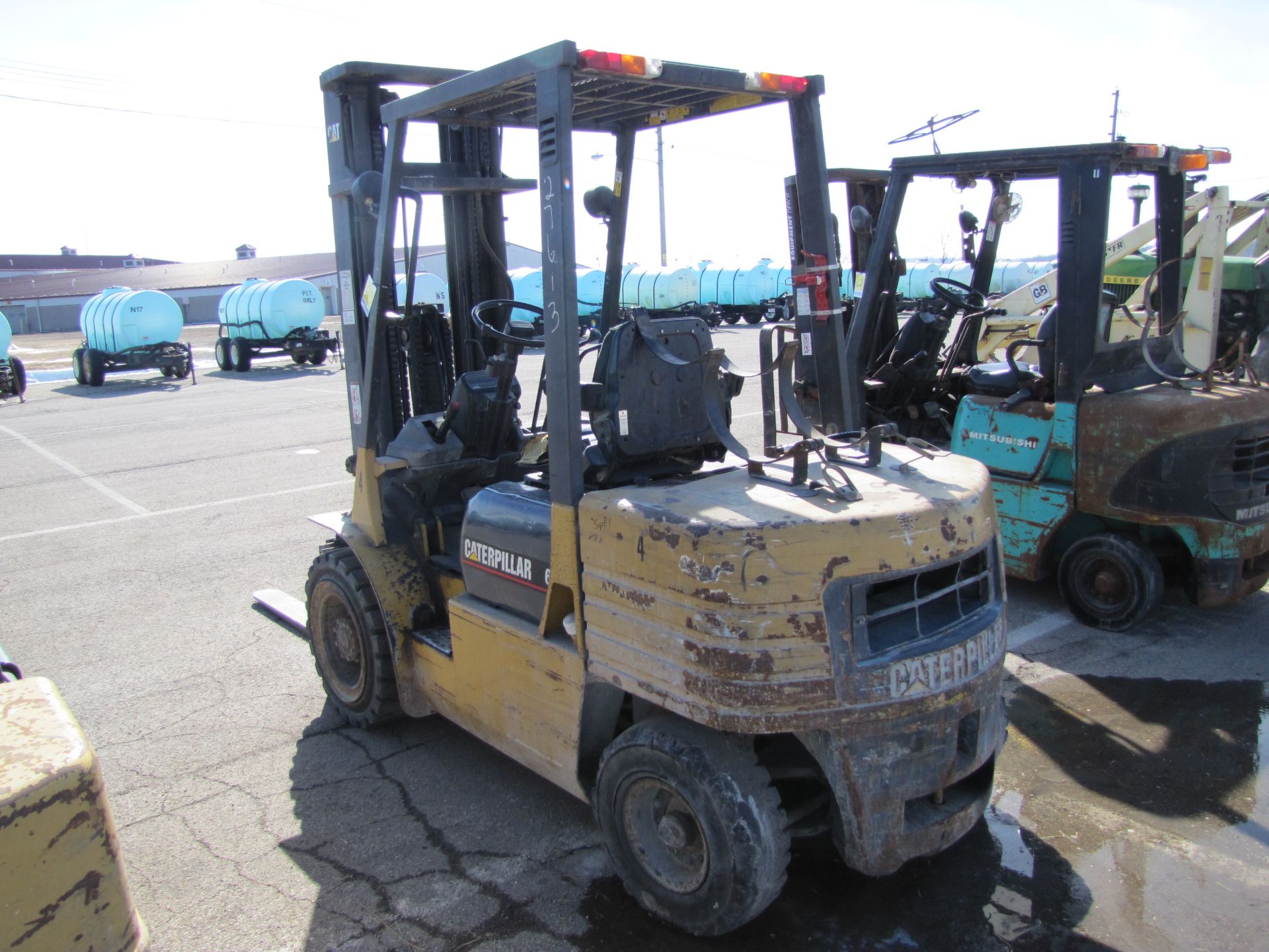 Caterpillar 60 forklift, 4500 lb capacity, propane, 3-stage, side shift, 28x9/15 fronts - Image 6 of 17