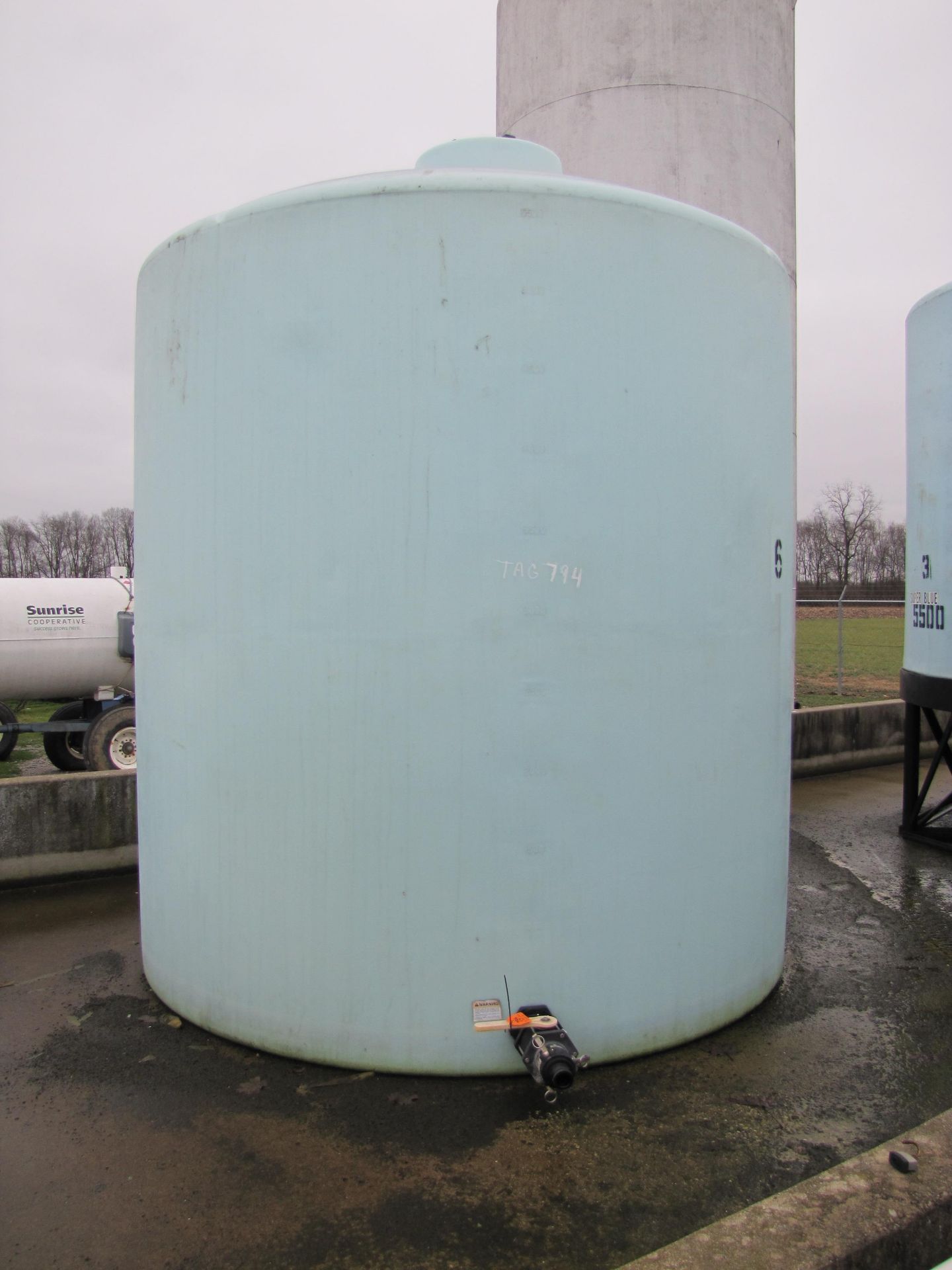 Tag 794: 6,000-gal upright poly tank, 3” plumbing - Image 3 of 7