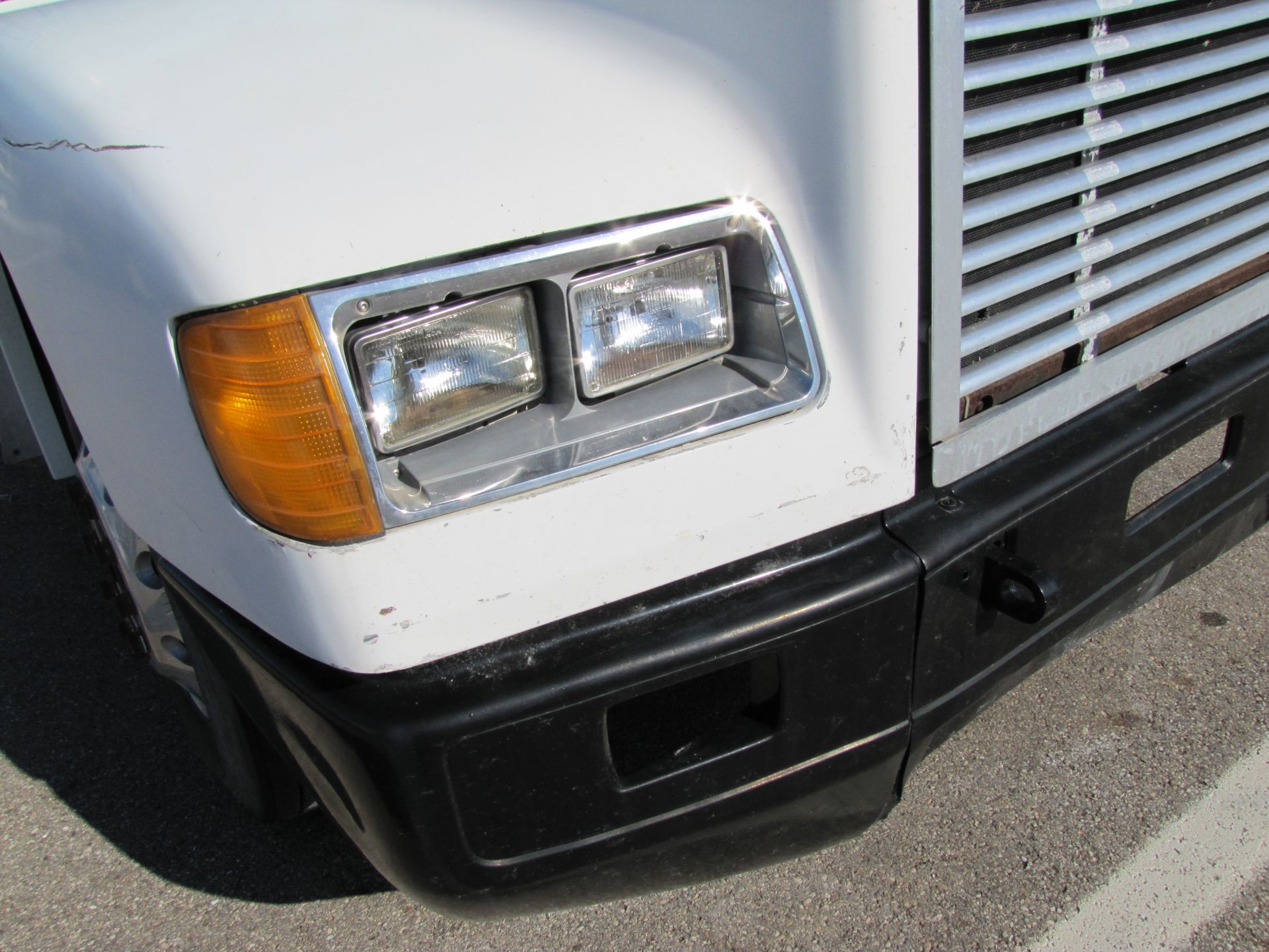 1998 Freightliner, day cab, air ride, Cummins M-11, Eaton 9-speed trans, 168” wheelbase, 523,830 mi - Image 32 of 51