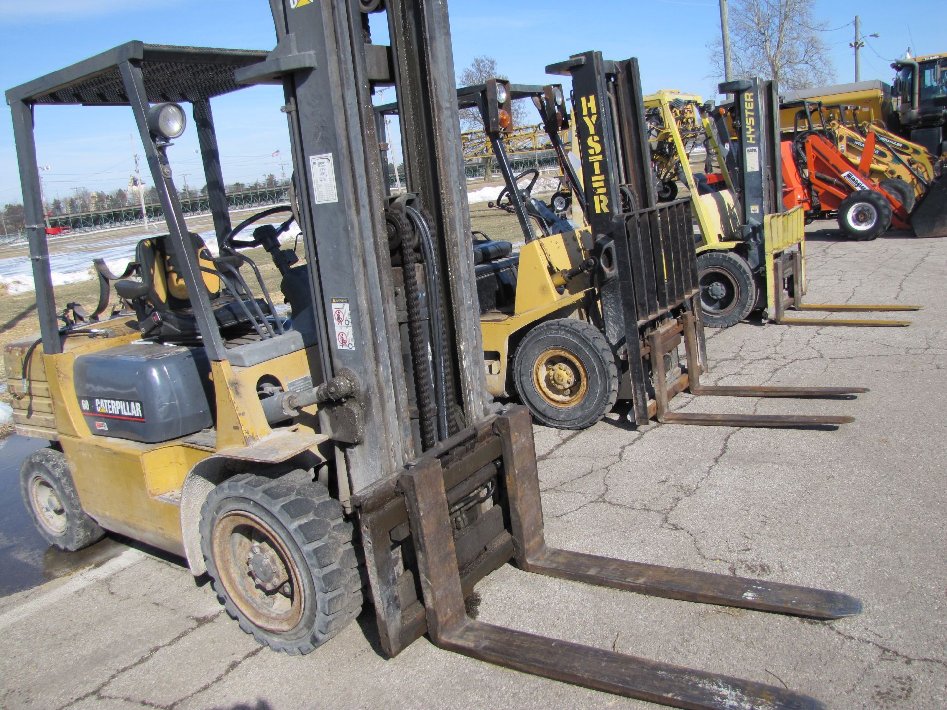 Caterpillar 60 forklift, 4500 lb capacity, propane, 3-stage, side shift, 28x9/15 fronts - Image 15 of 17