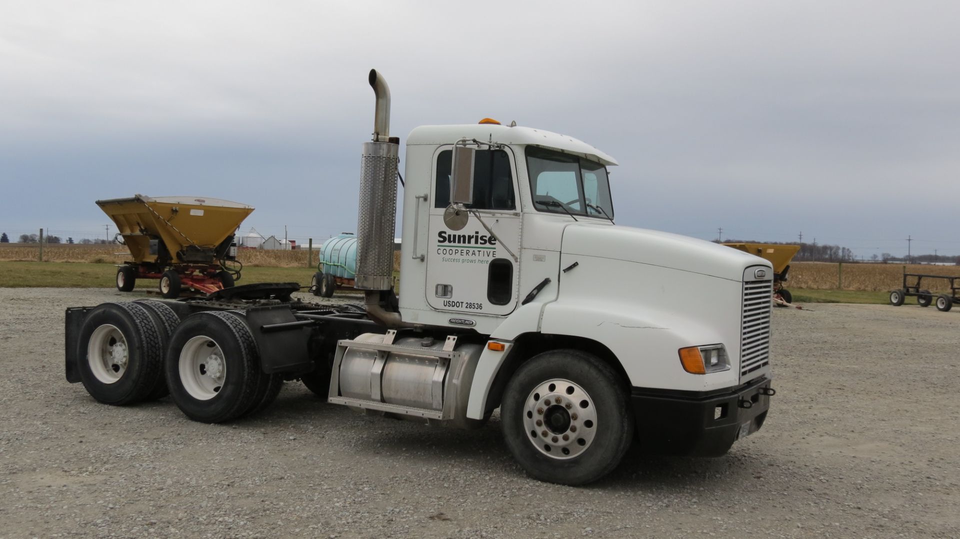 1998 Freightliner, day cab, air ride, Cummins M-11, Eaton 9-speed trans, 168” wheelbase, 523,830 mi - Image 10 of 51