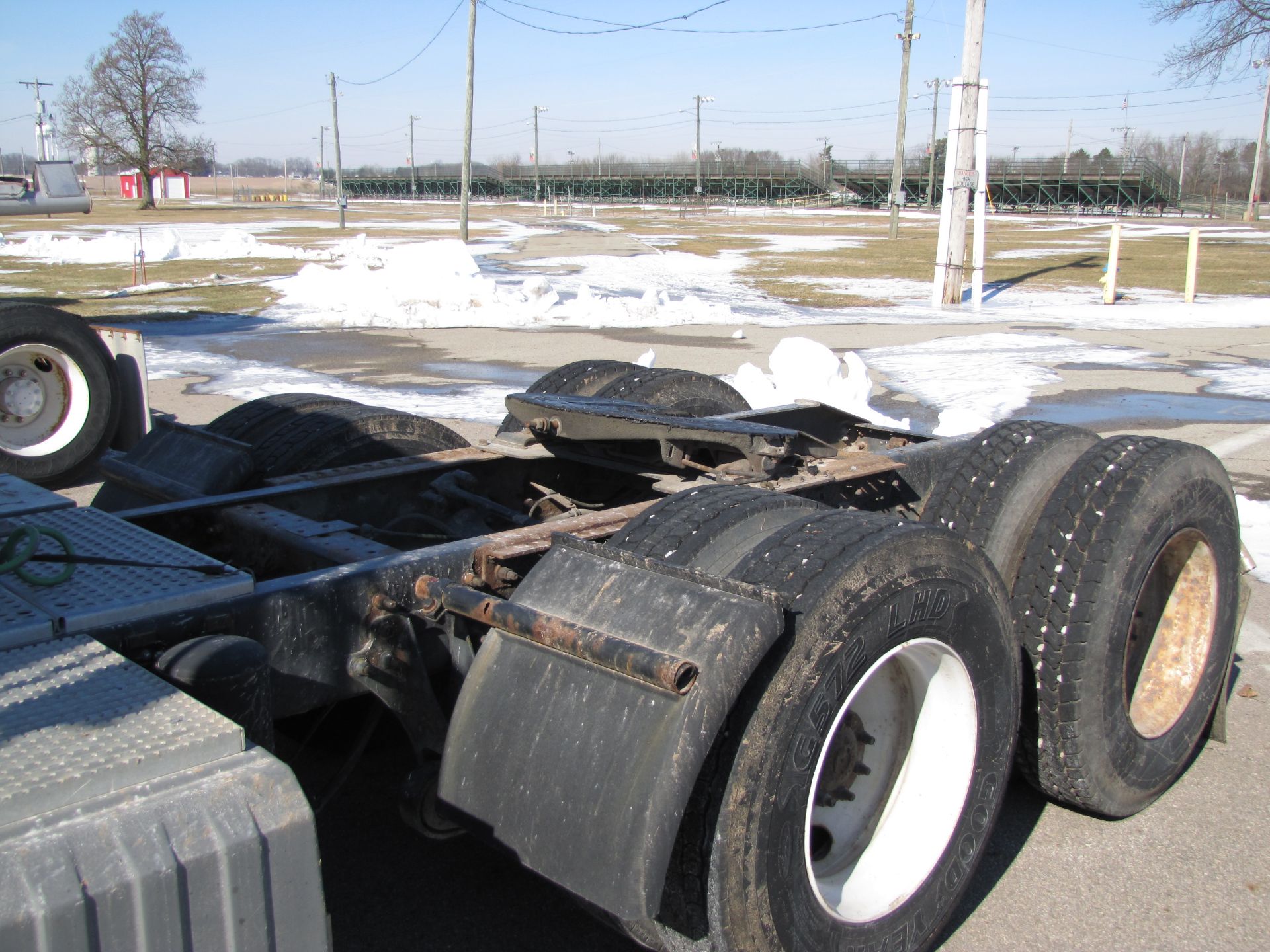 2004 International 9200I, day cab, spring ride, wet kit, Cummins ISX 435 ST, Meritor 10-speed trans - Image 37 of 54