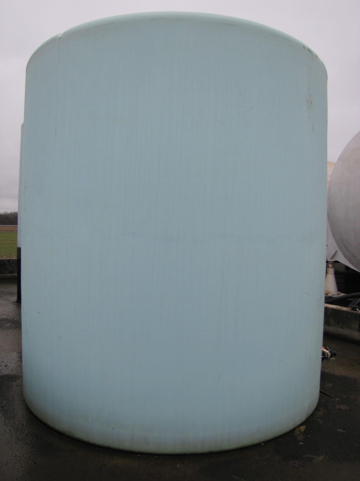 Tag 794: 6,000-gal upright poly tank, 3” plumbing - Image 4 of 7