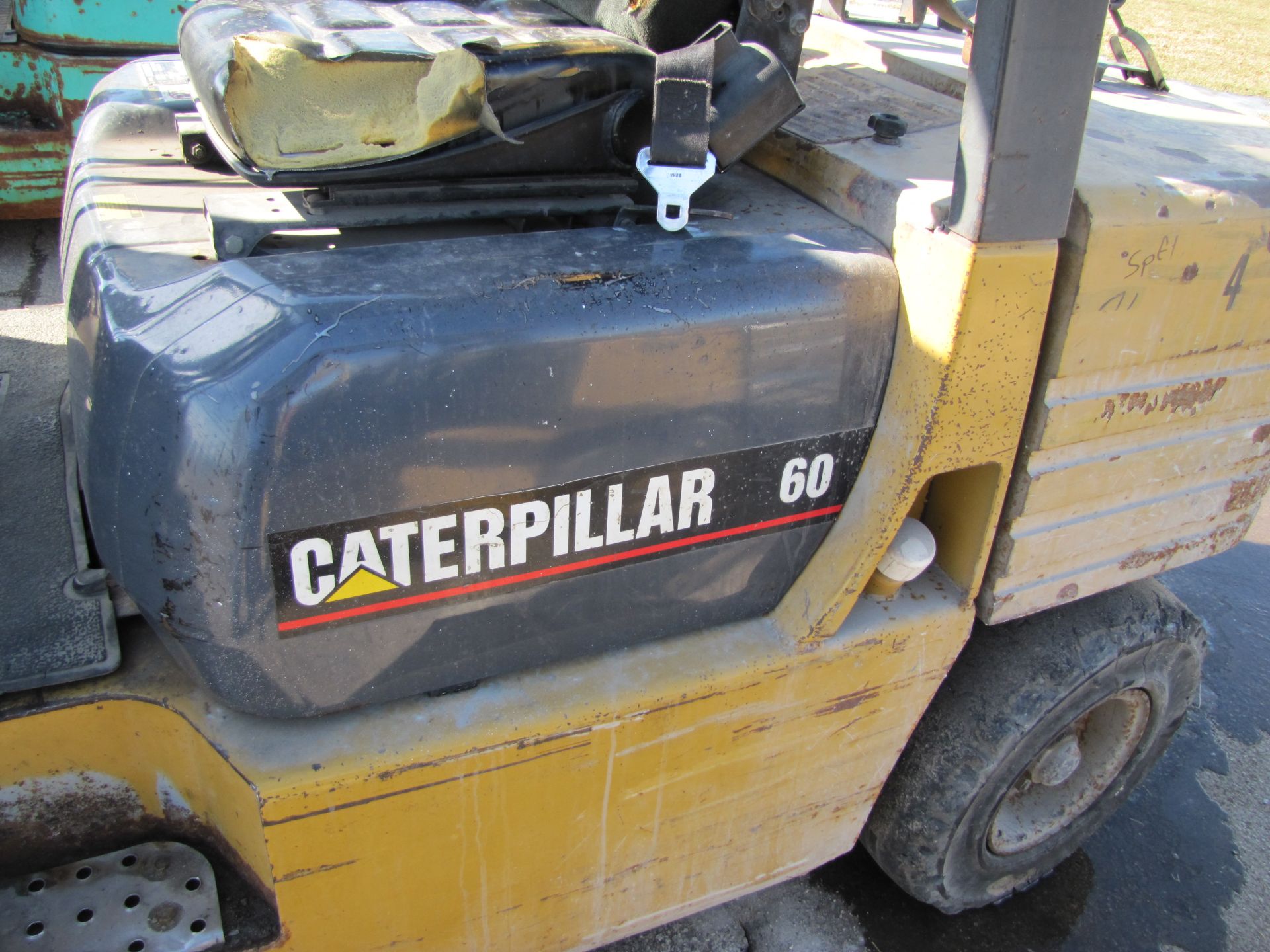 Caterpillar 60 forklift, 4500 lb capacity, propane, 3-stage, side shift, 28x9/15 fronts - Image 16 of 17