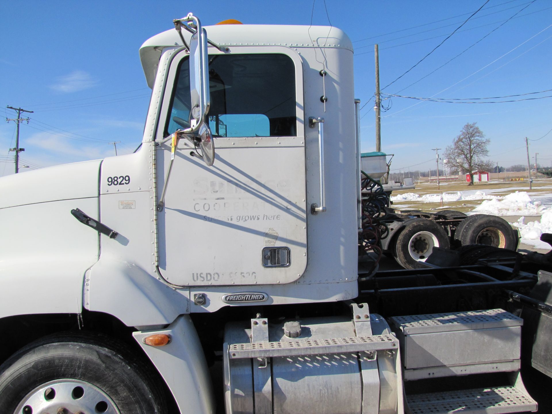 1998 Freightliner, day cab, air ride, Cummins M-11, Eaton 9-speed trans, 168” wheelbase, 523,830 mi - Image 37 of 51