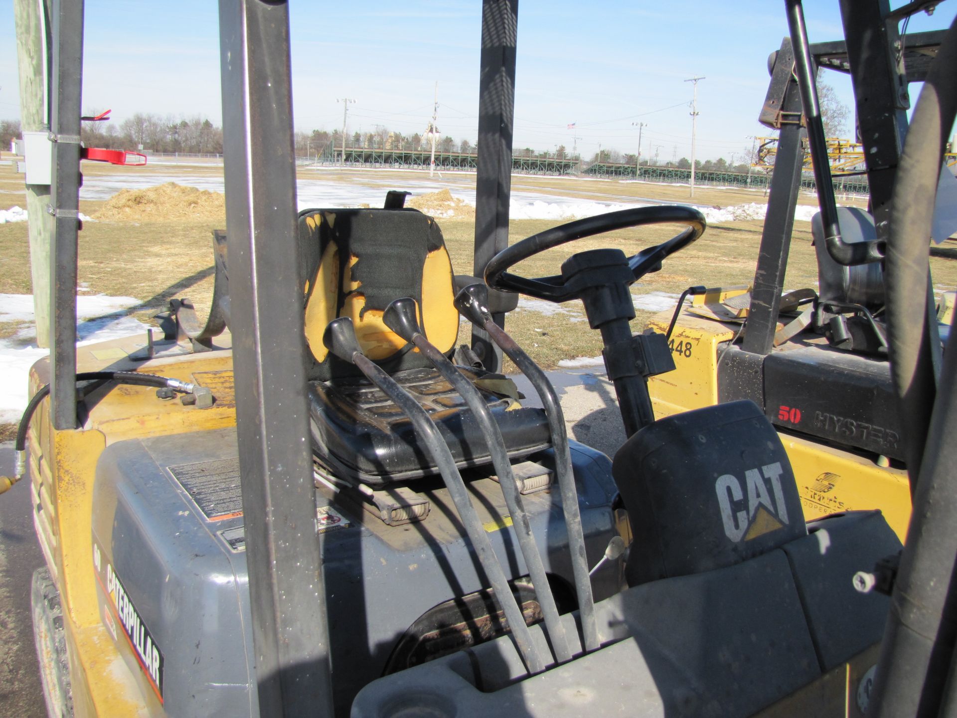 Caterpillar 60 forklift, 4500 lb capacity, propane, 3-stage, side shift, 28x9/15 fronts - Image 10 of 17