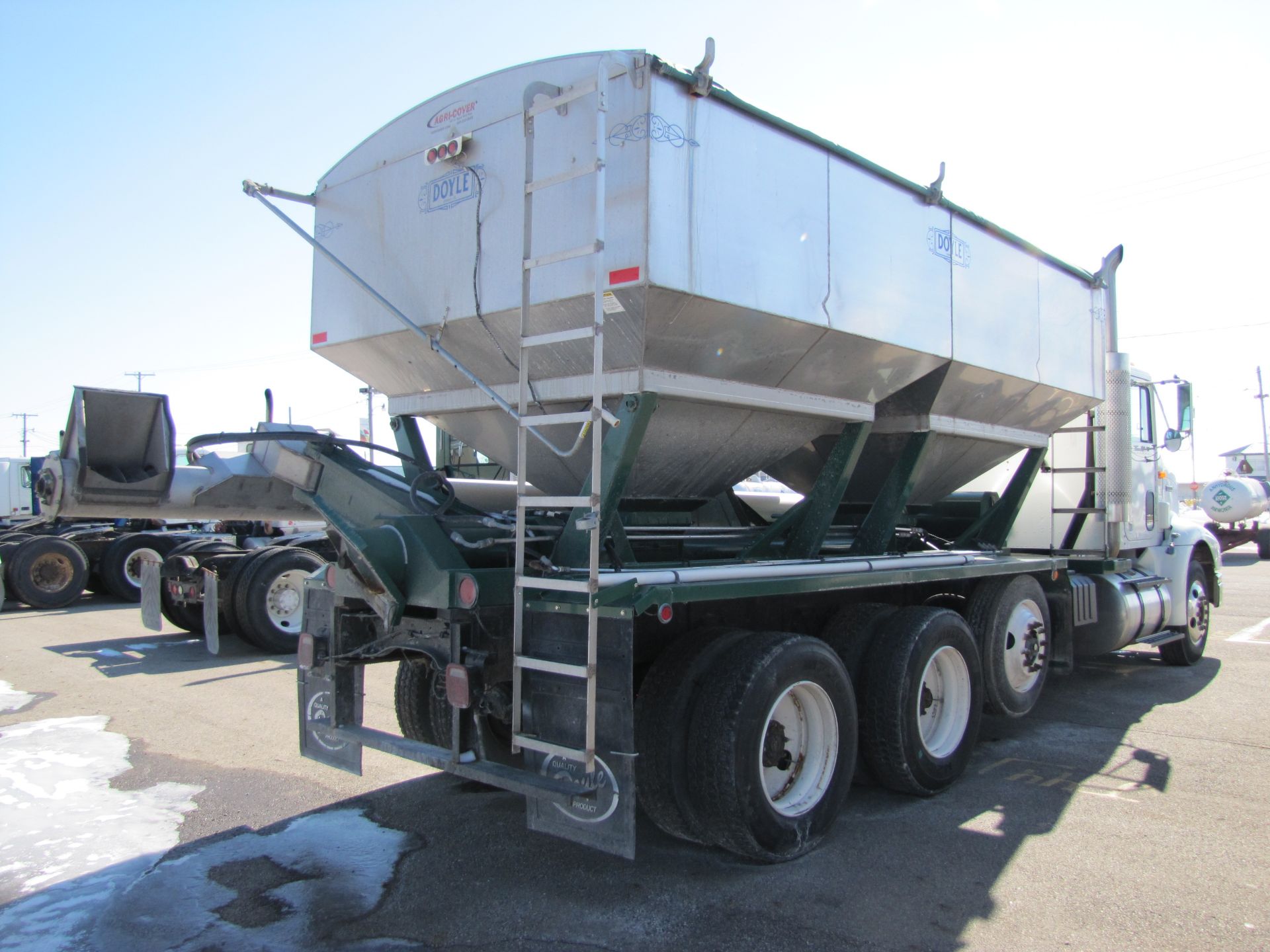 1999 International 9100, day cab, spring ride, tandem axle w/ cheaters, Cummins M11 Plus - Image 27 of 56