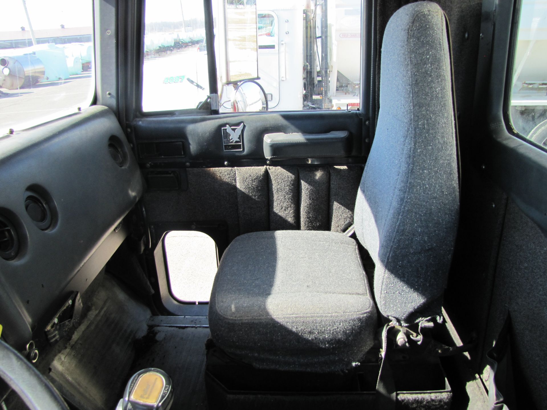 1988 International Eagle 9300, day cab, air ride, wet kit, Cat 3406P, Fuller 13-speed trans - Image 81 of 88