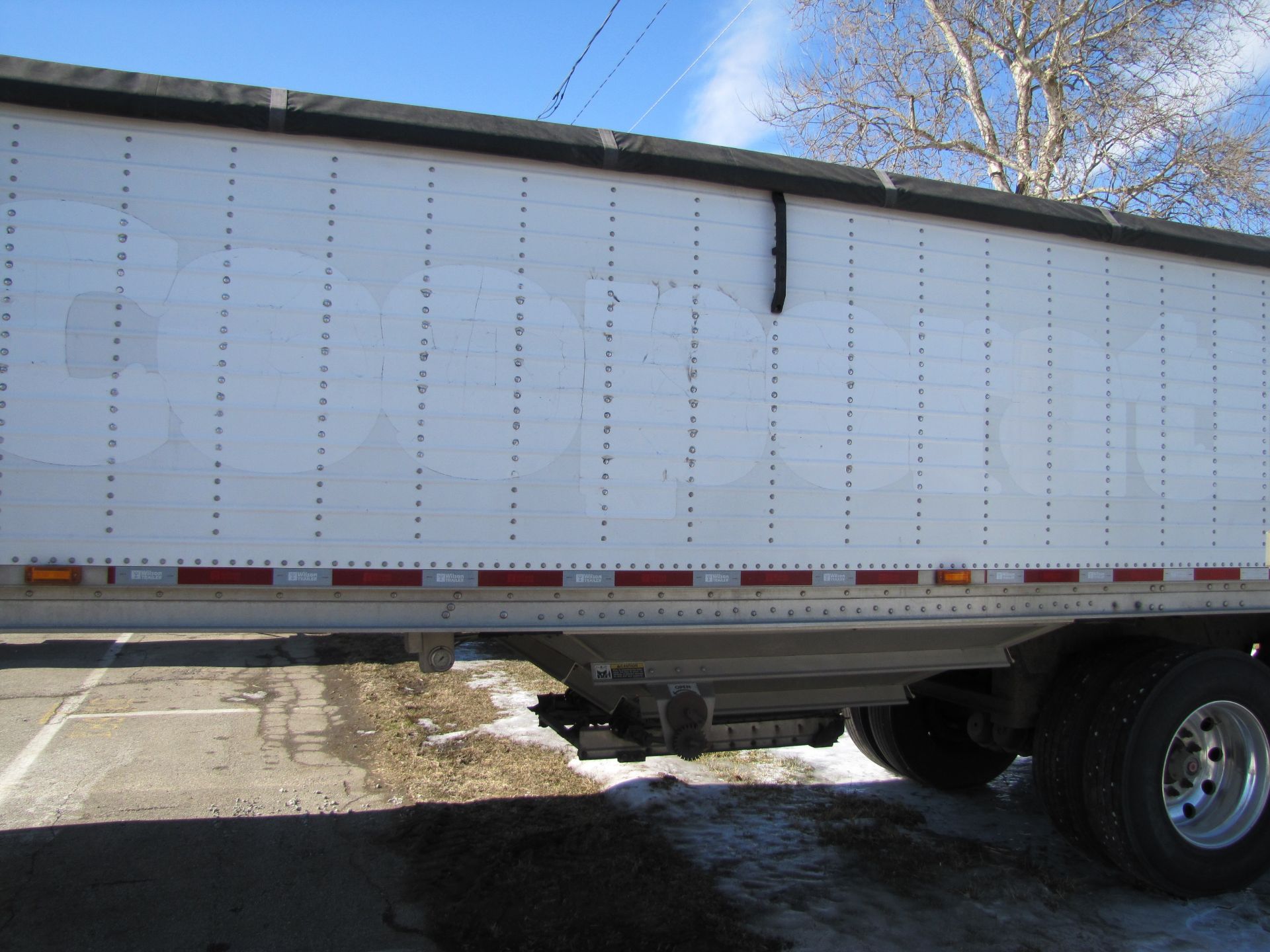 40' 2011 Wilson Commander DWH 50-10 hopper trailer, air ride, SS front and rear, roll tarp - Image 26 of 27