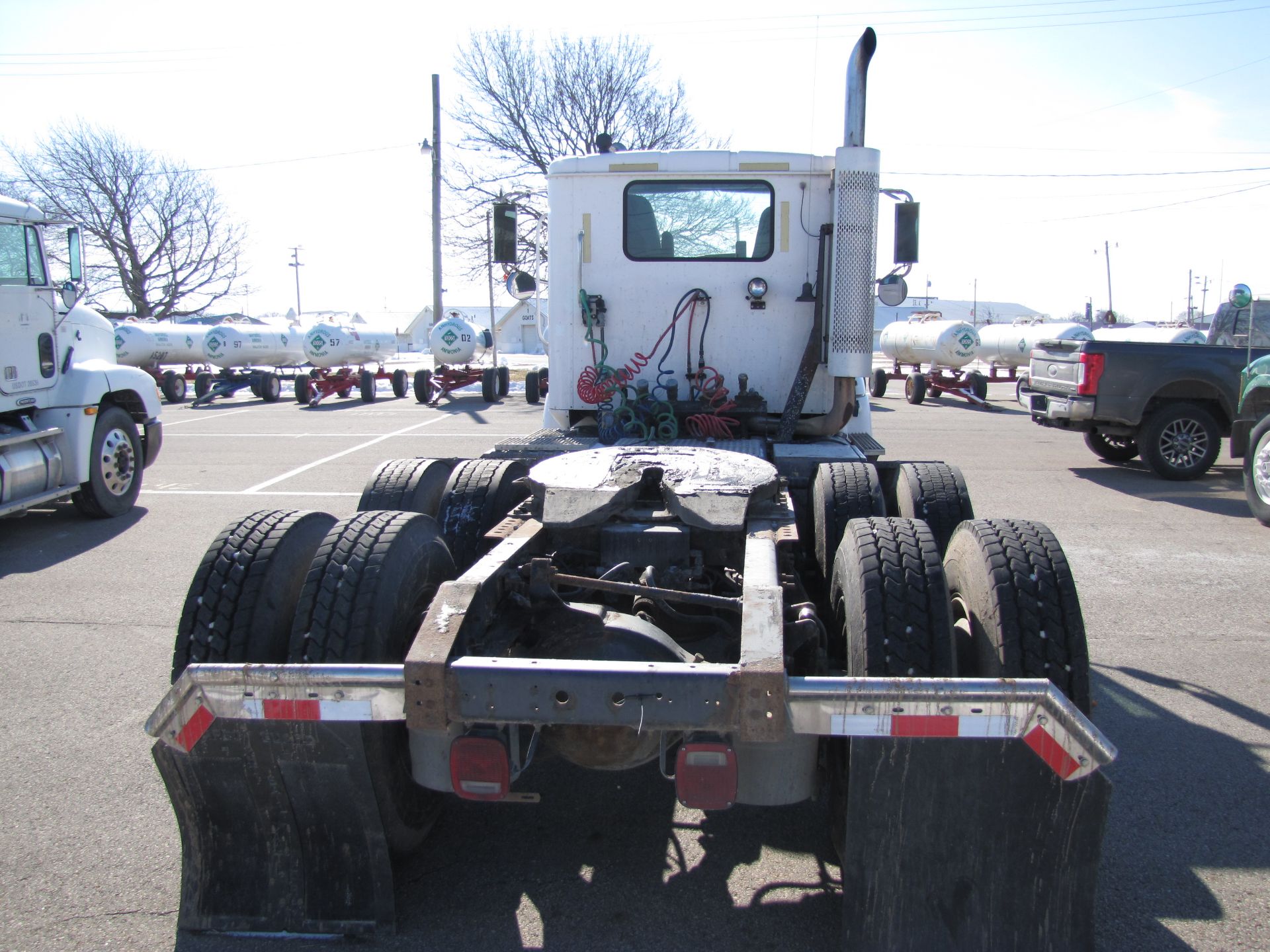 2004 International 9200I, day cab, spring ride, wet kit, Cummins ISX 435 ST, Meritor 10-speed trans - Image 5 of 54