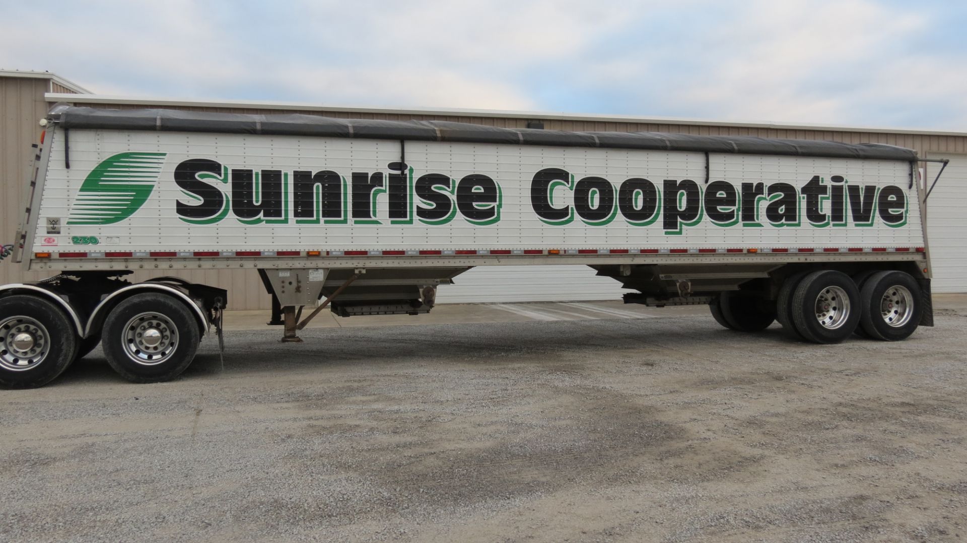 40' 2011 Wilson Commander DWH 50-10 hopper trailer, air ride, SS front and rear, roll tarp - Image 6 of 27