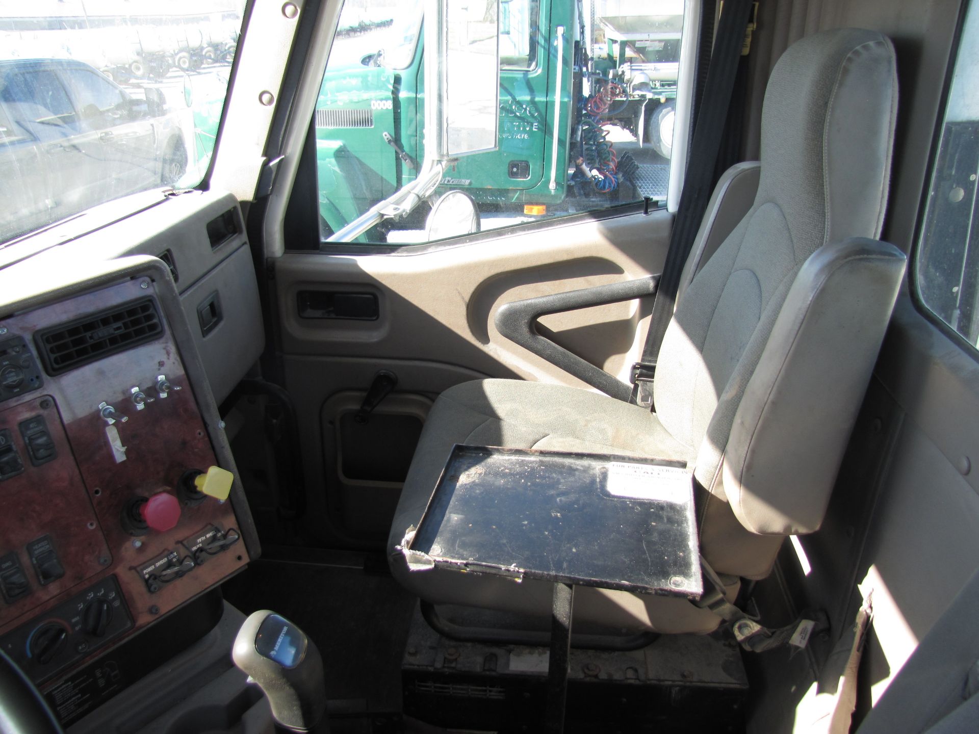 2004 International 9200I, day cab, spring ride, wet kit, Cummins ISX 435 ST, Meritor 10-speed trans - Image 41 of 54