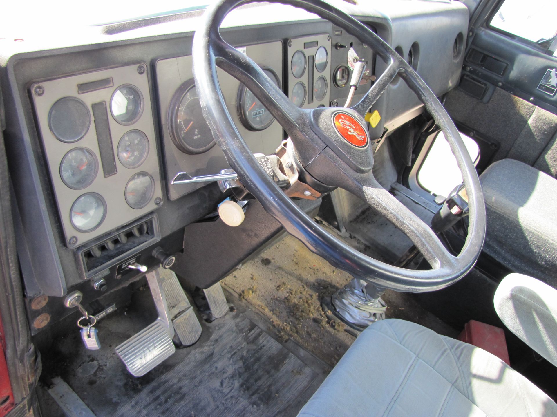 1988 International Eagle 9300, day cab, air ride, wet kit, Cat 3406P, Fuller 13-speed trans - Image 86 of 88