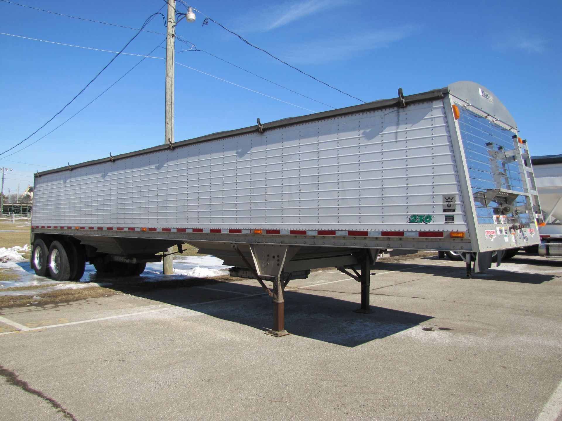 40' 2011 Wilson Commander DWH 50-10 hopper trailer, air ride, SS front and rear, roll tarp - Image 2 of 27
