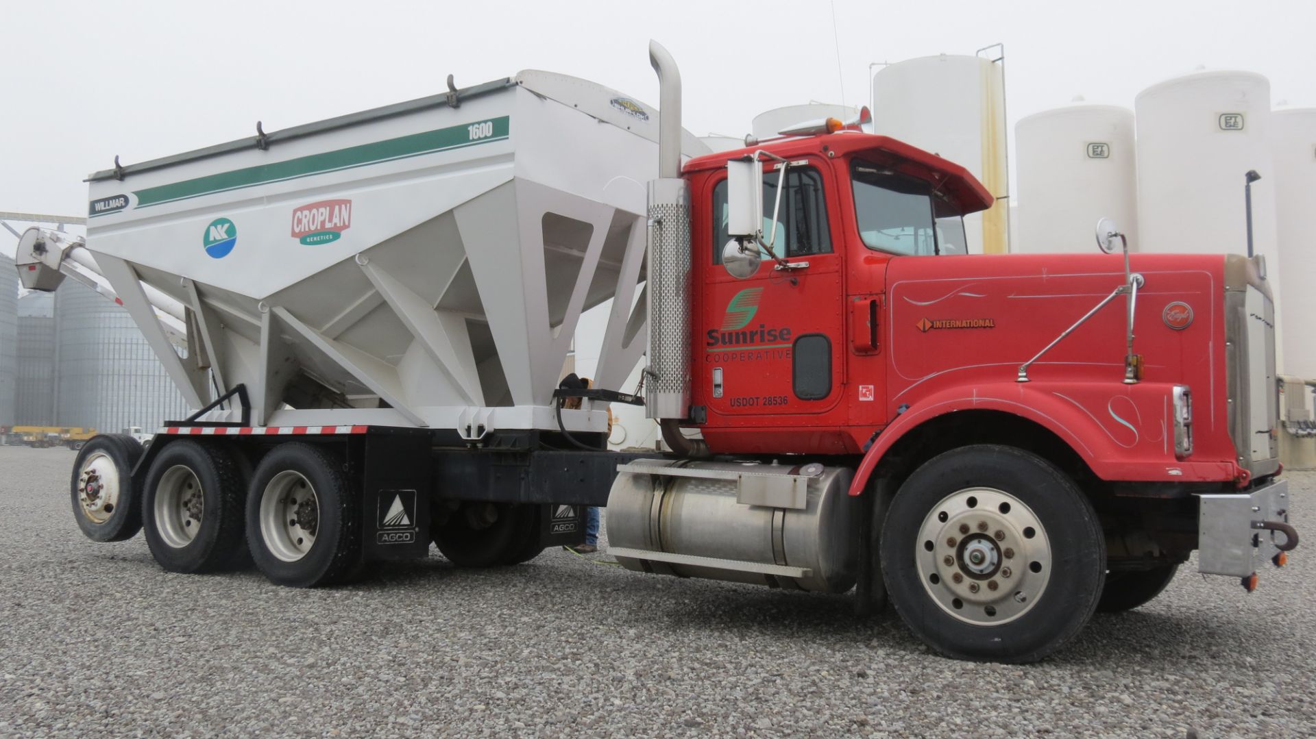 1988 International Eagle 9300, day cab, air ride, wet kit, Cat 3406P, Fuller 13-speed trans - Image 3 of 88