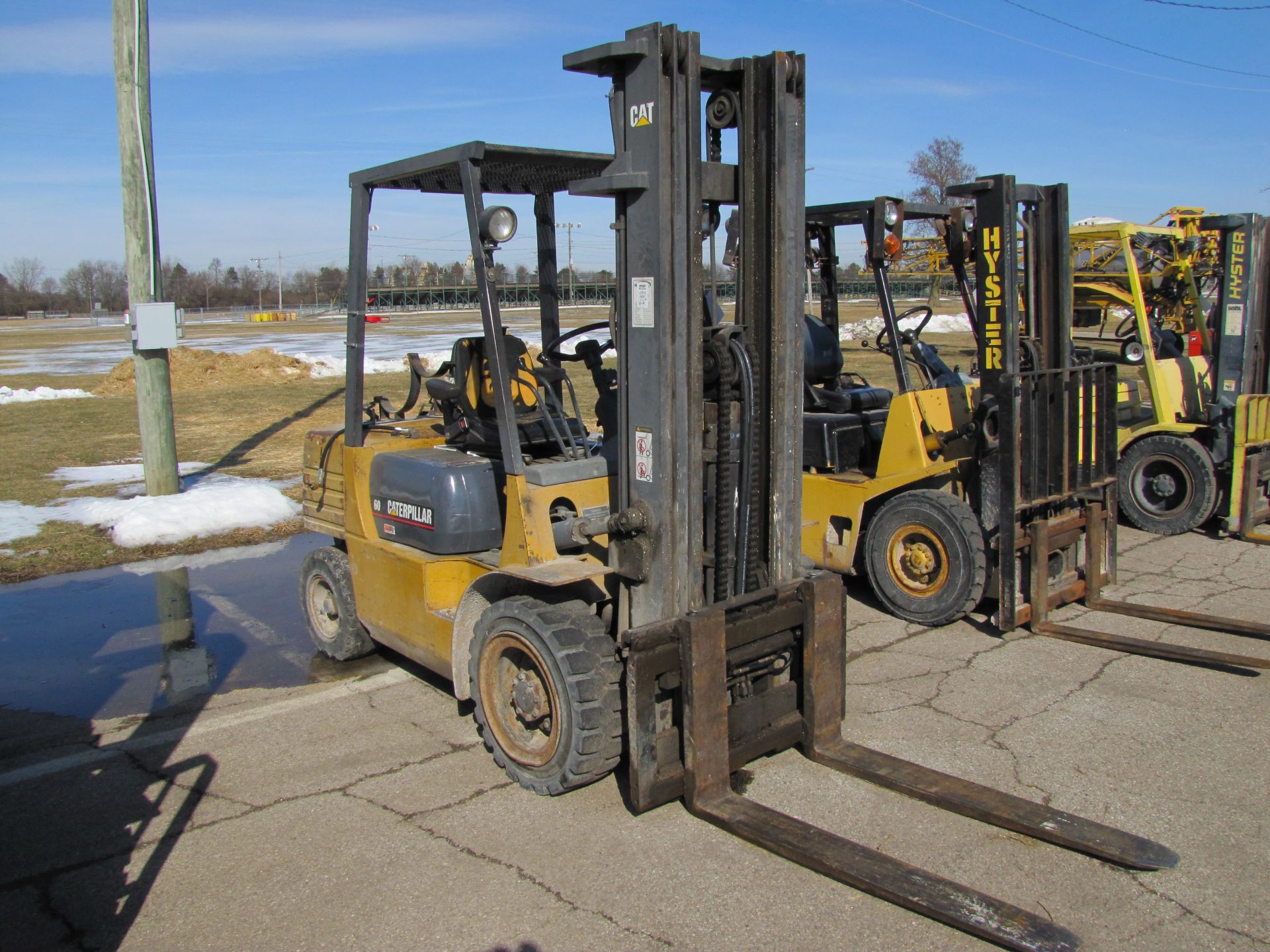 Caterpillar 60 forklift, 4500 lb capacity, propane, 3-stage, side shift, 28x9/15 fronts - Image 2 of 17