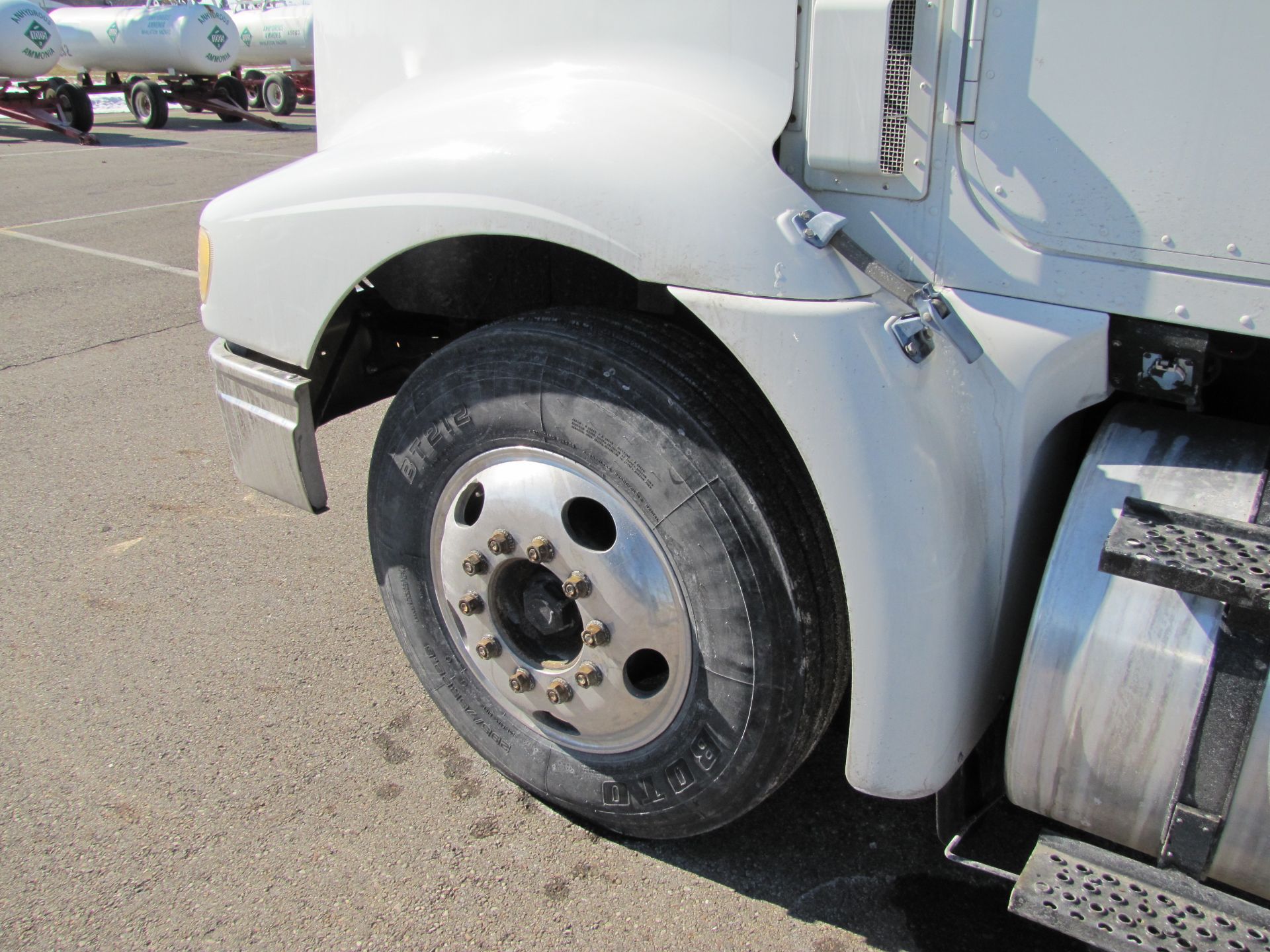 1999 International 9100, day cab, spring ride, tandem axle w/ cheaters, Cummins M11 Plus - Image 34 of 56