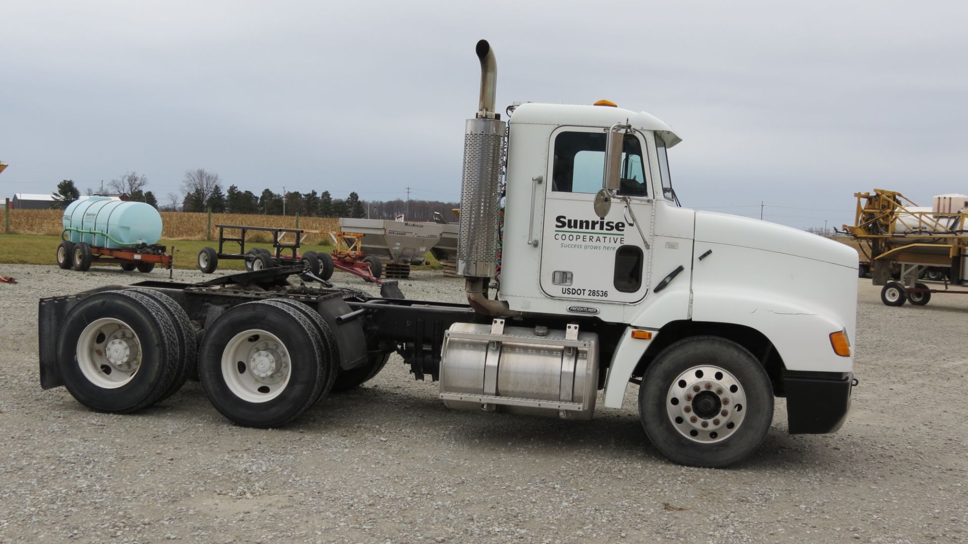 1998 Freightliner, day cab, air ride, Cummins M-11, Eaton 9-speed trans, 168” wheelbase, 523,830 mi - Image 11 of 51