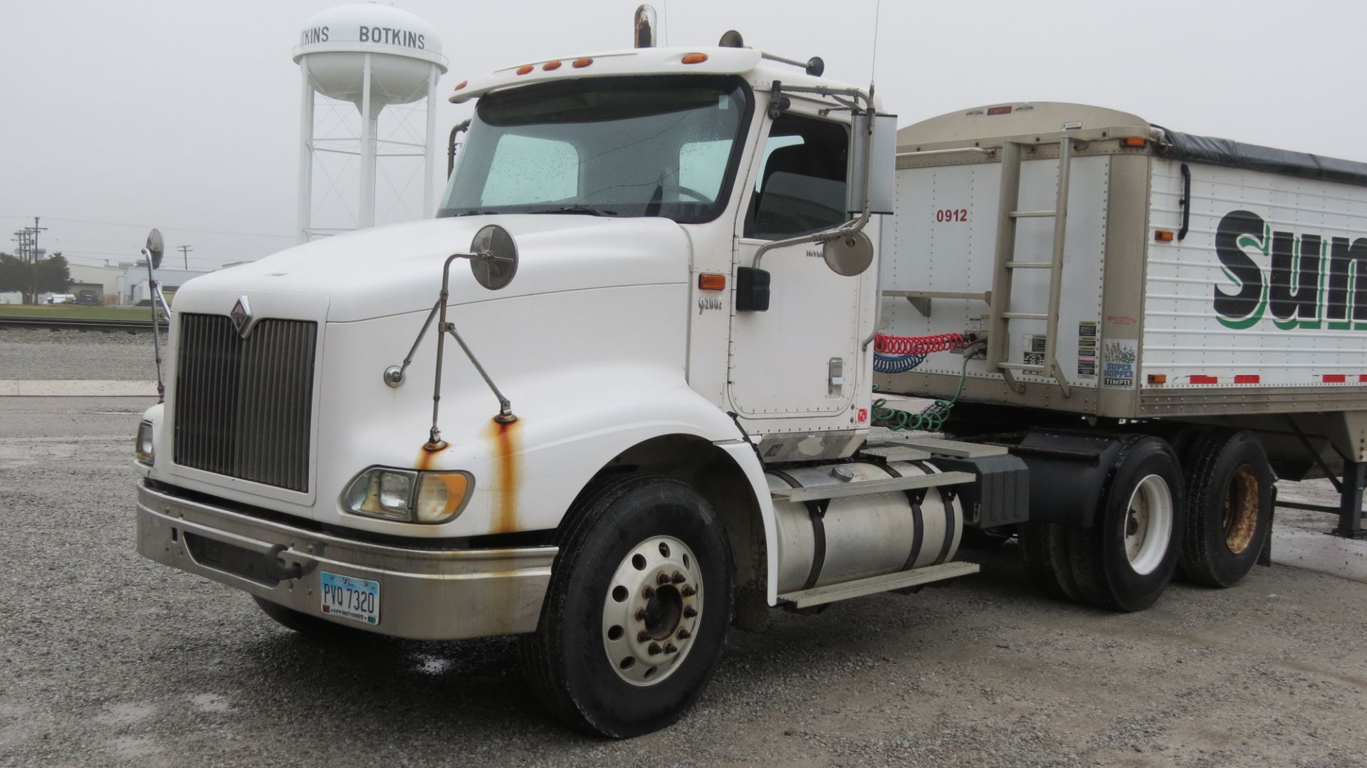 2004 International 9200I, day cab, spring ride, wet kit, Cummins ISX 435 ST, Meritor 10-speed trans - Image 8 of 54