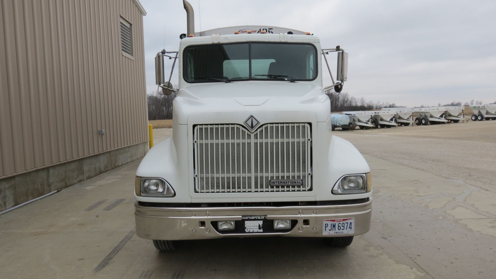 1999 International 9100, day cab, spring ride, tandem axle w/ cheaters, Cummins M11 Plus - Image 7 of 56