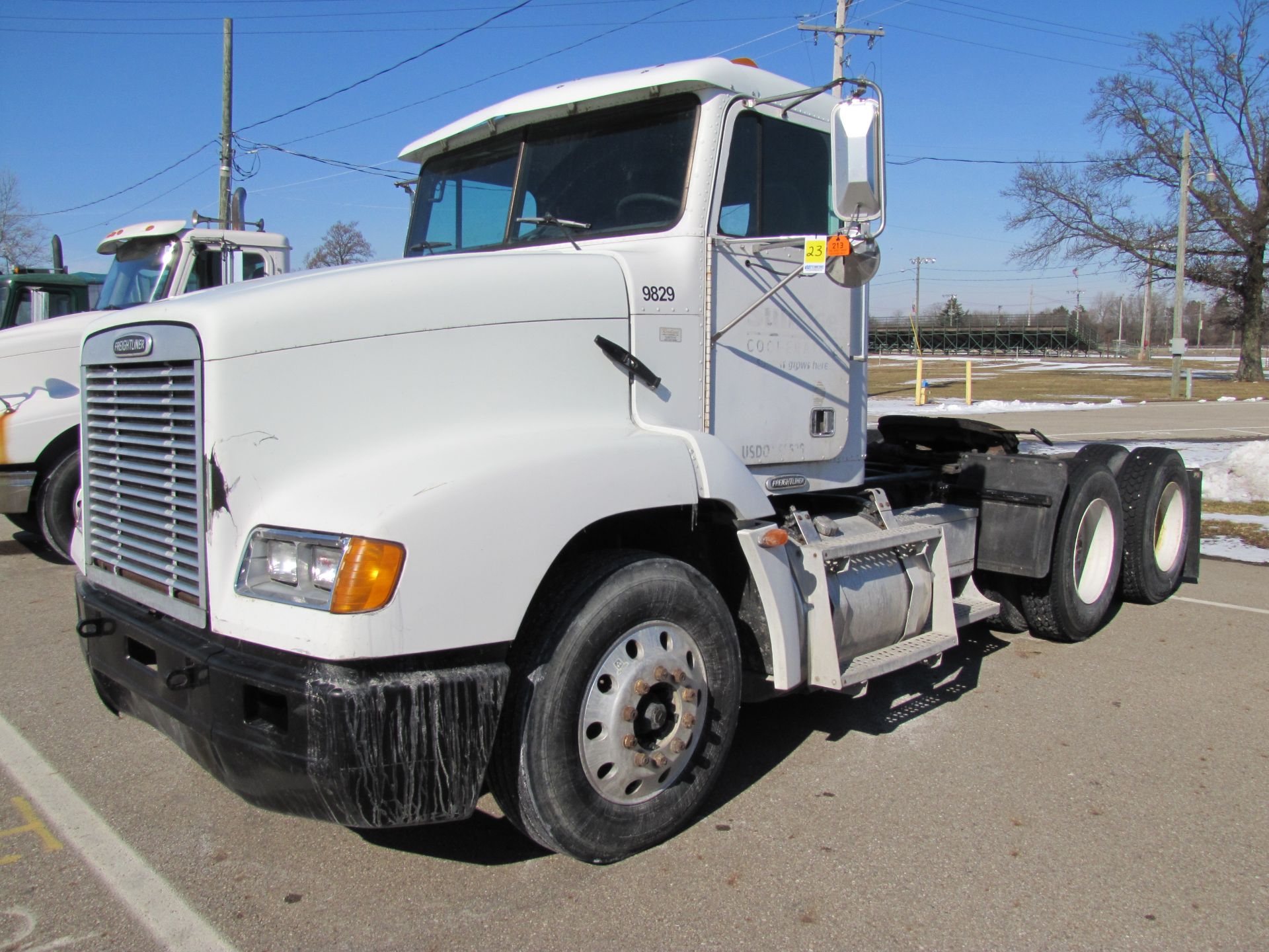 1998 Freightliner, day cab, air ride, Cummins M-11, Eaton 9-speed trans, 168” wheelbase, 523,830 mi