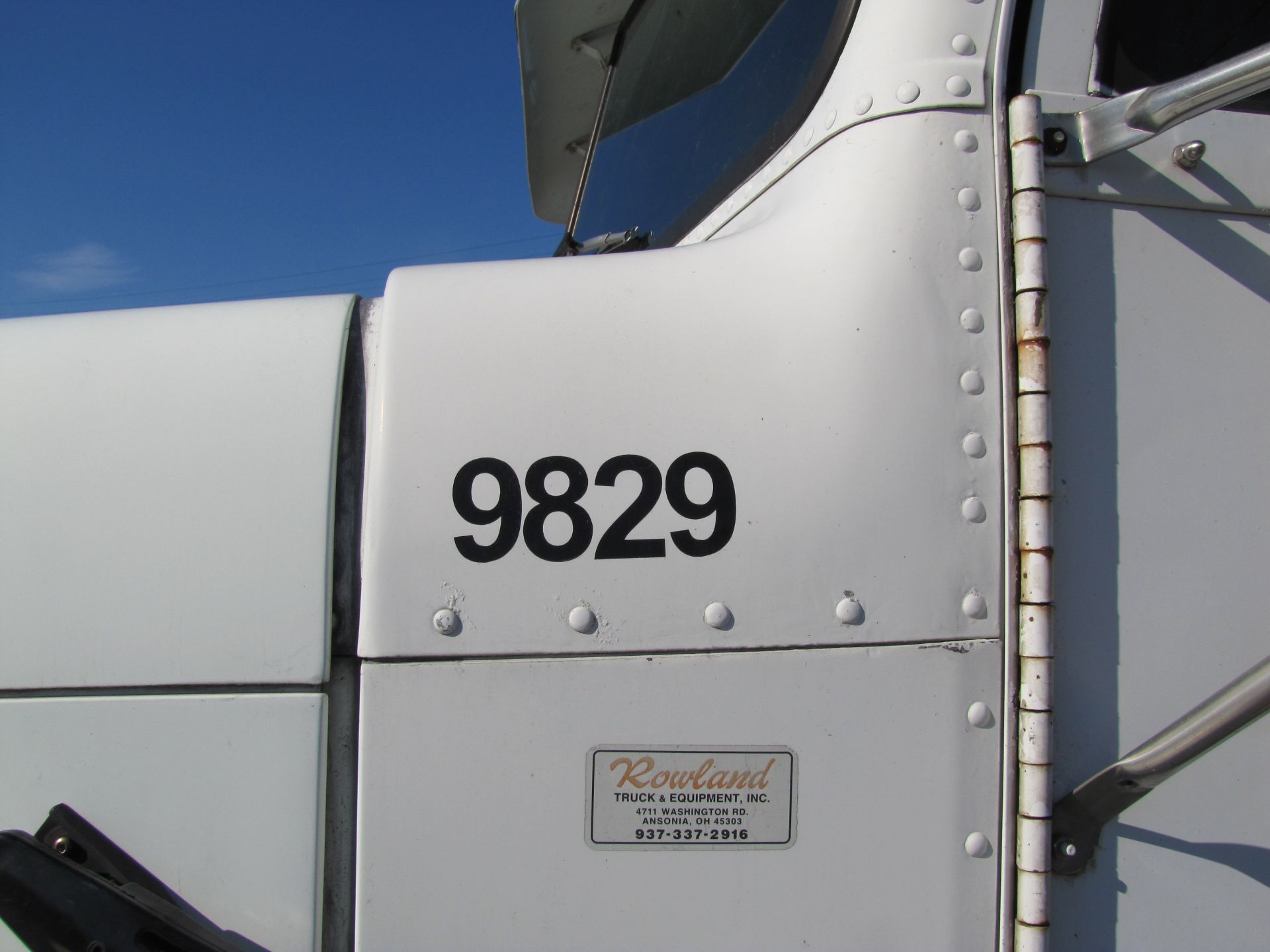 1998 Freightliner, day cab, air ride, Cummins M-11, Eaton 9-speed trans, 168” wheelbase, 523,830 mi - Image 36 of 51