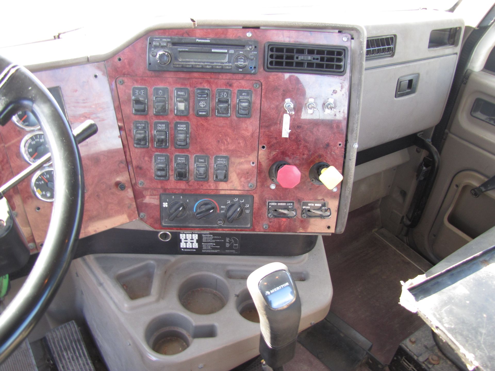 2004 International 9200I, day cab, spring ride, wet kit, Cummins ISX 435 ST, Meritor 10-speed trans - Image 42 of 54