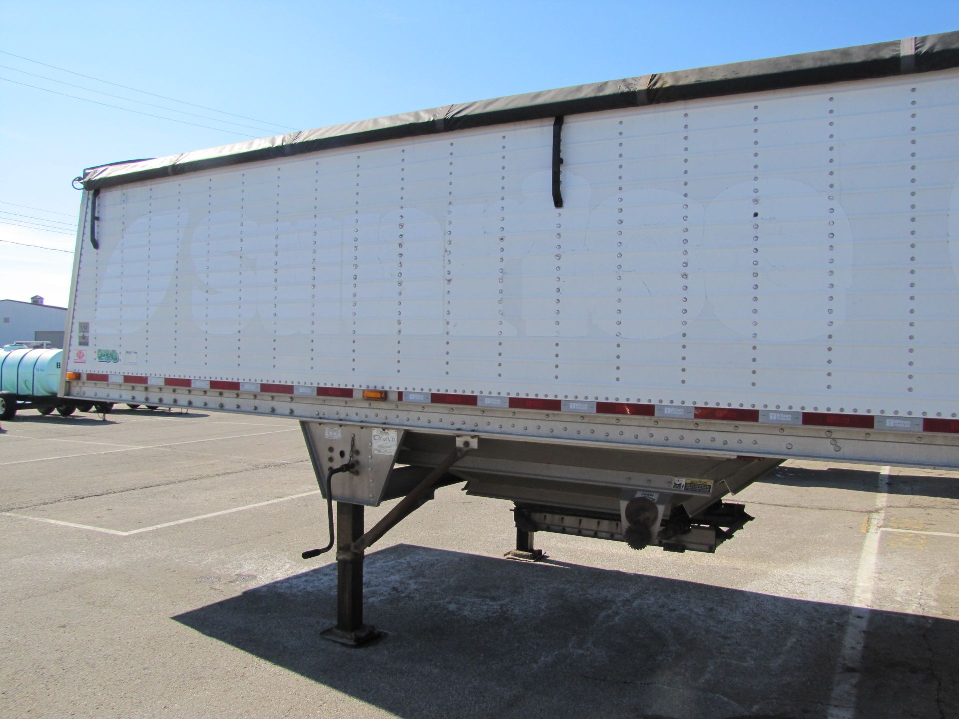 40' 2011 Wilson Commander DWH 50-10 hopper trailer, air ride, SS front and rear, roll tarp - Image 27 of 27