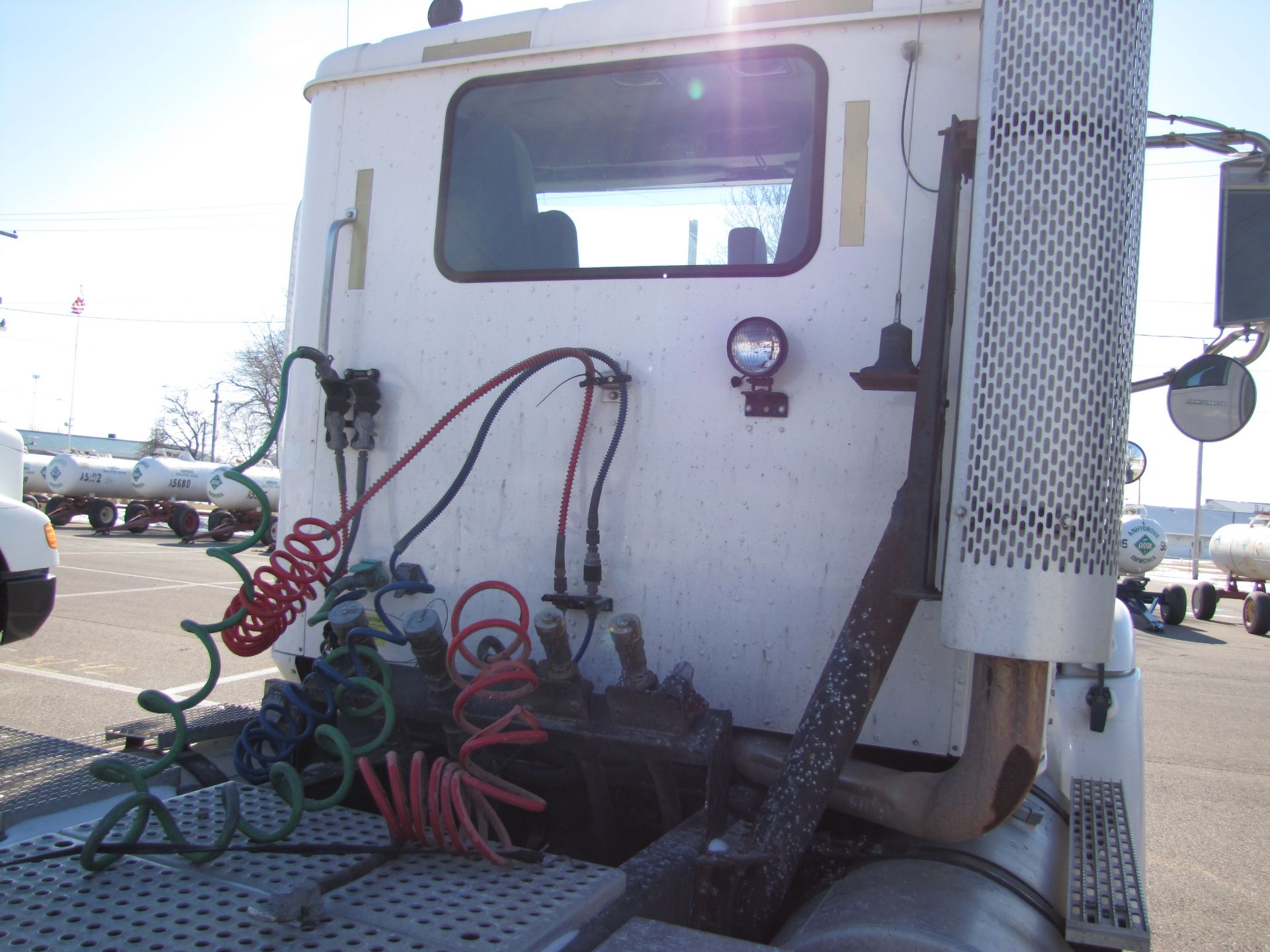 2004 International 9200I, day cab, spring ride, wet kit, Cummins ISX 435 ST, Meritor 10-speed trans - Image 26 of 54