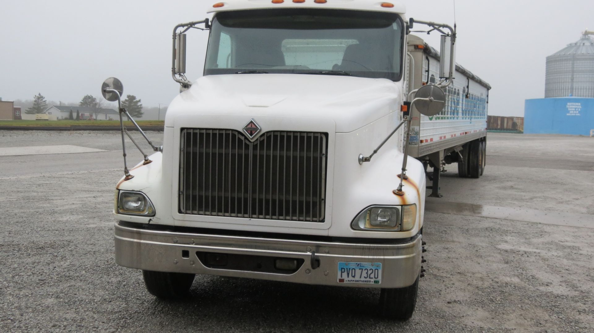 2004 International 9200I, day cab, spring ride, wet kit, Cummins ISX 435 ST, Meritor 10-speed trans - Image 10 of 54